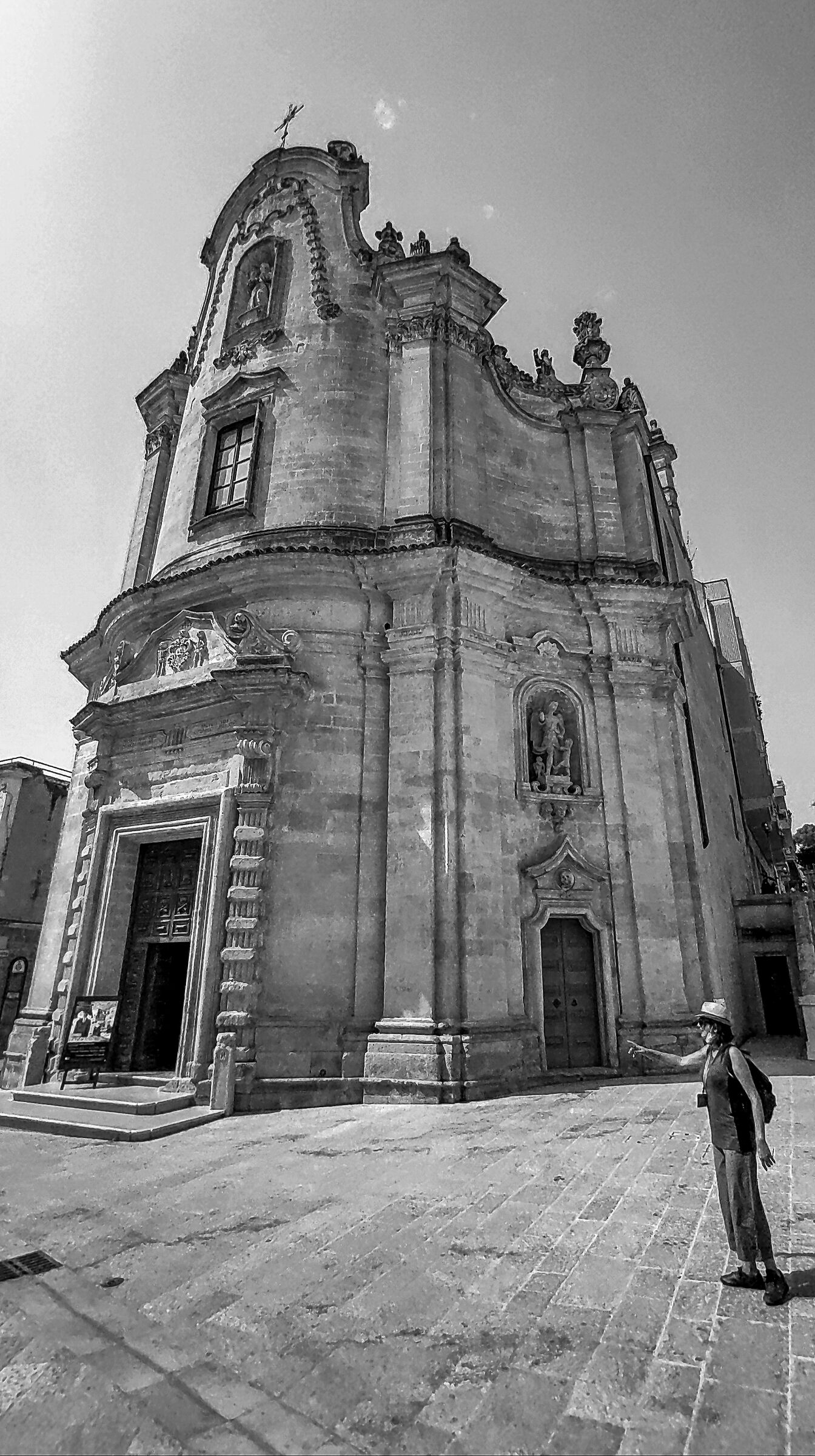 La chiesa e la guida turistica
