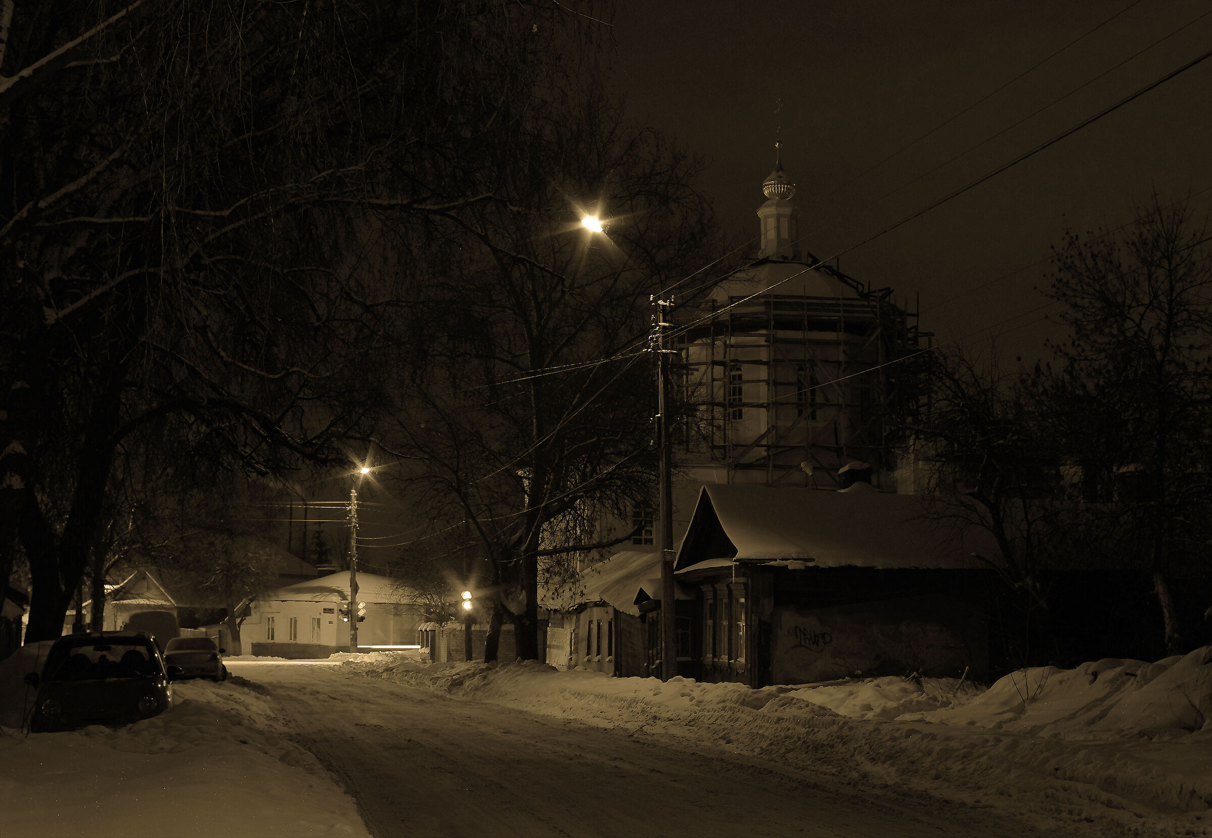 Chiesa trinity-vasilievsky in una notte d'inverno a Orel