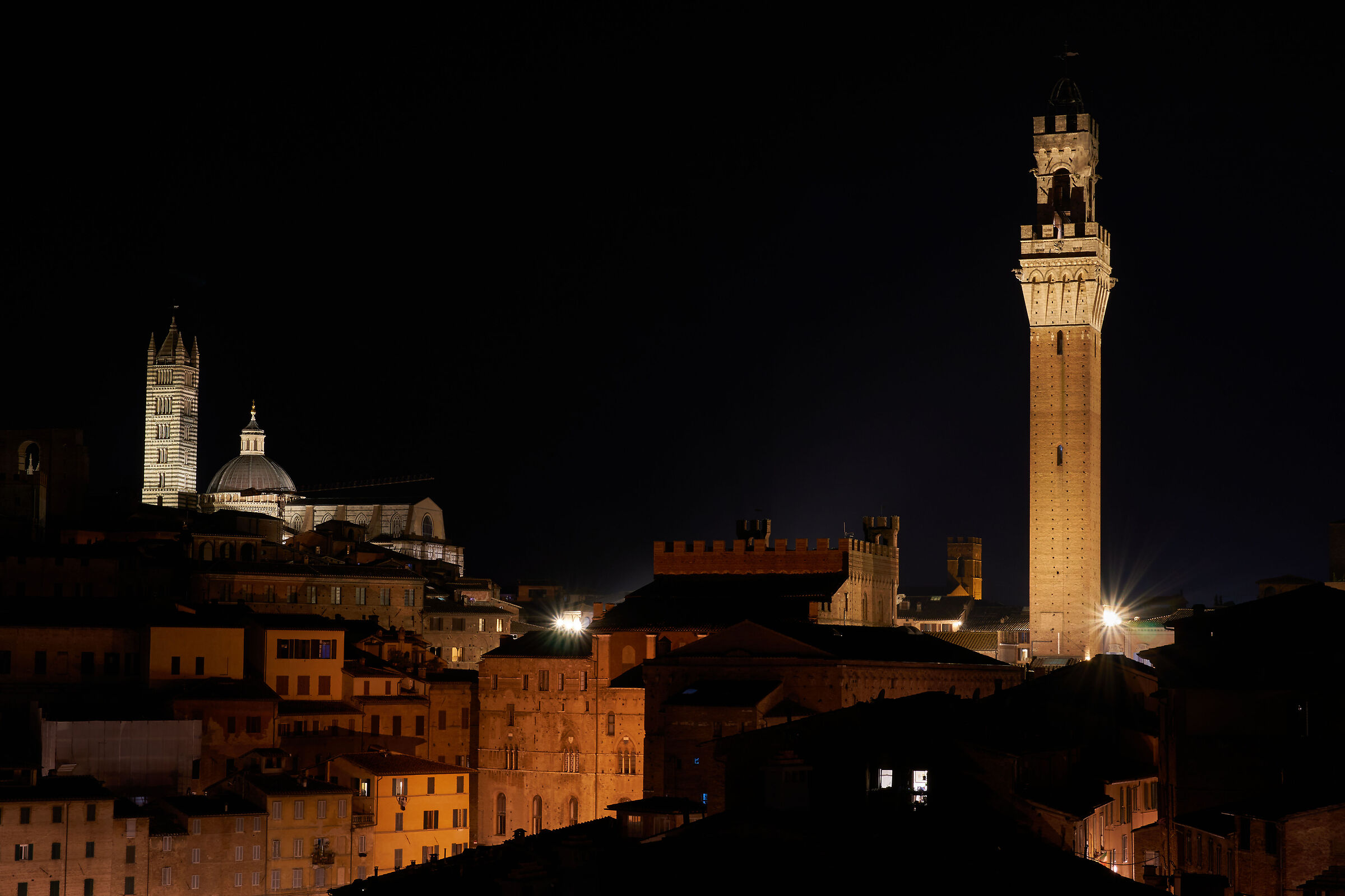 Panorama notturno di Siena
