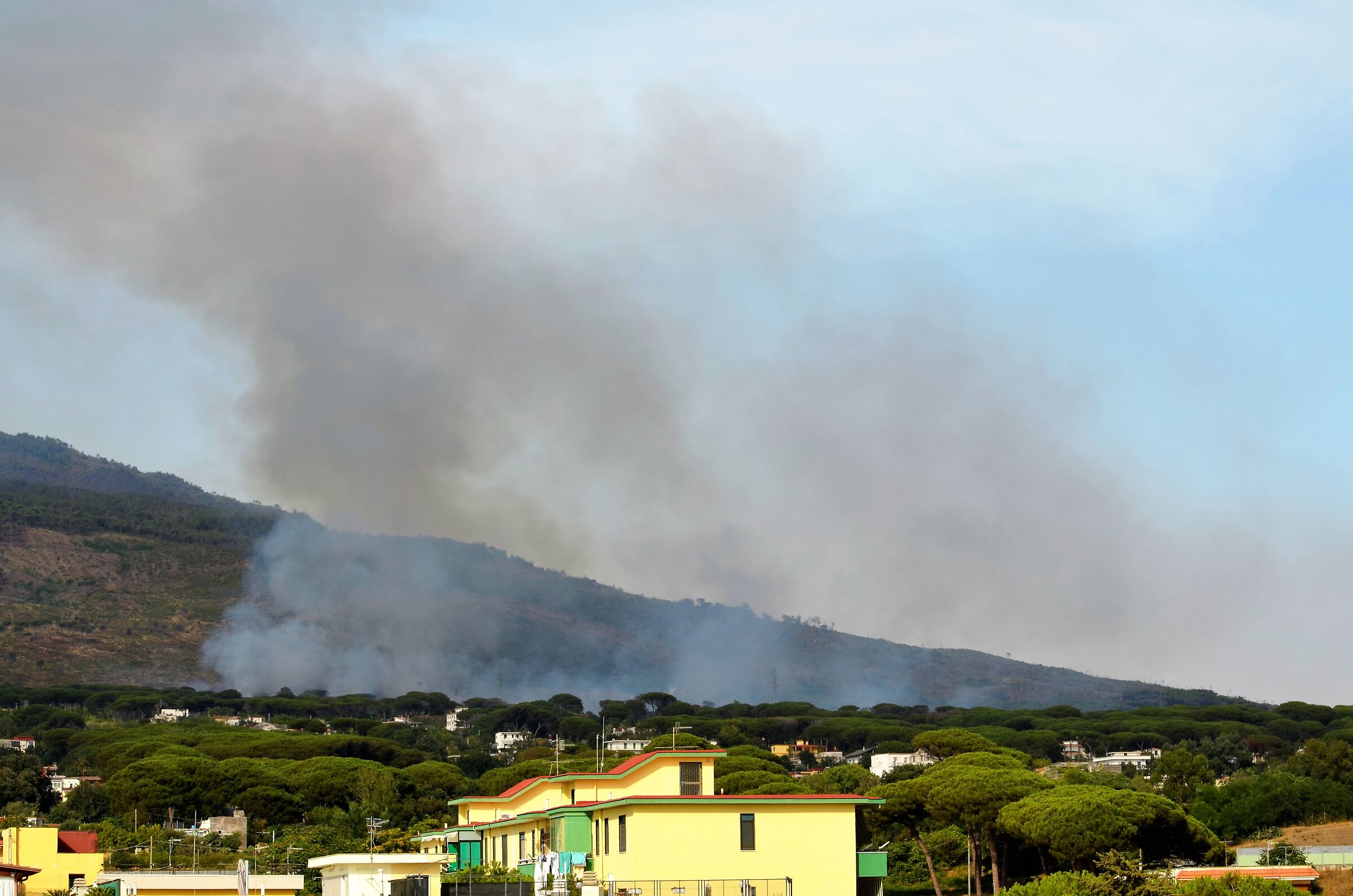 incendio sul Vesuvio