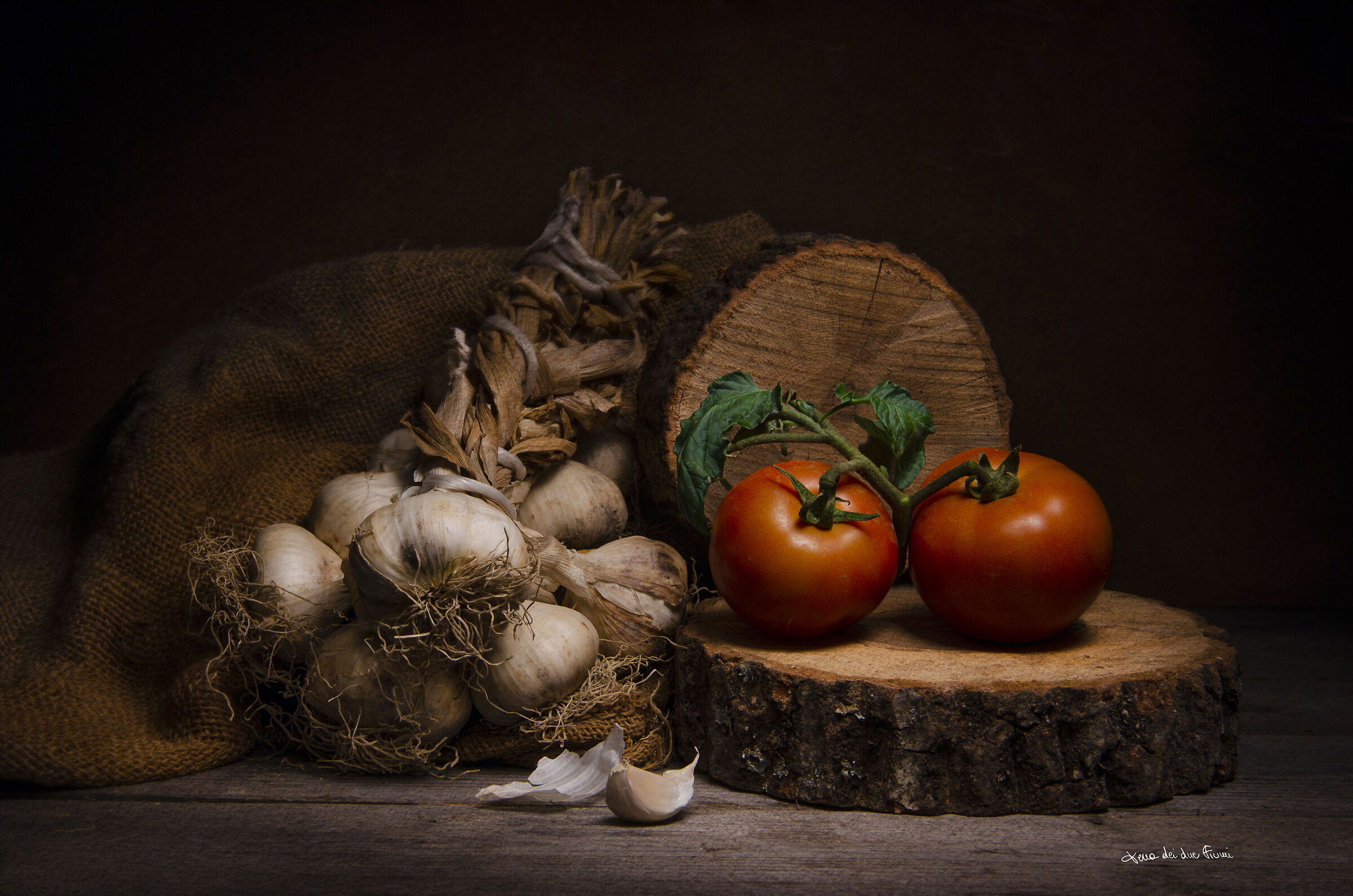 Garlic and tomatoes.... light painting