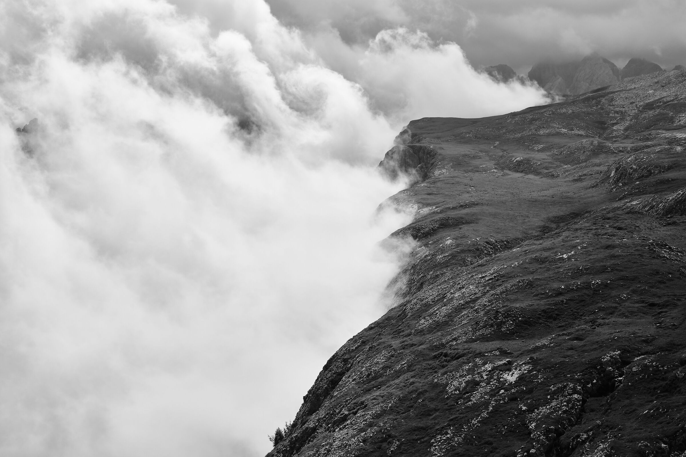 Nuvole si infrangono contro l'Altopiano dello Sciliar