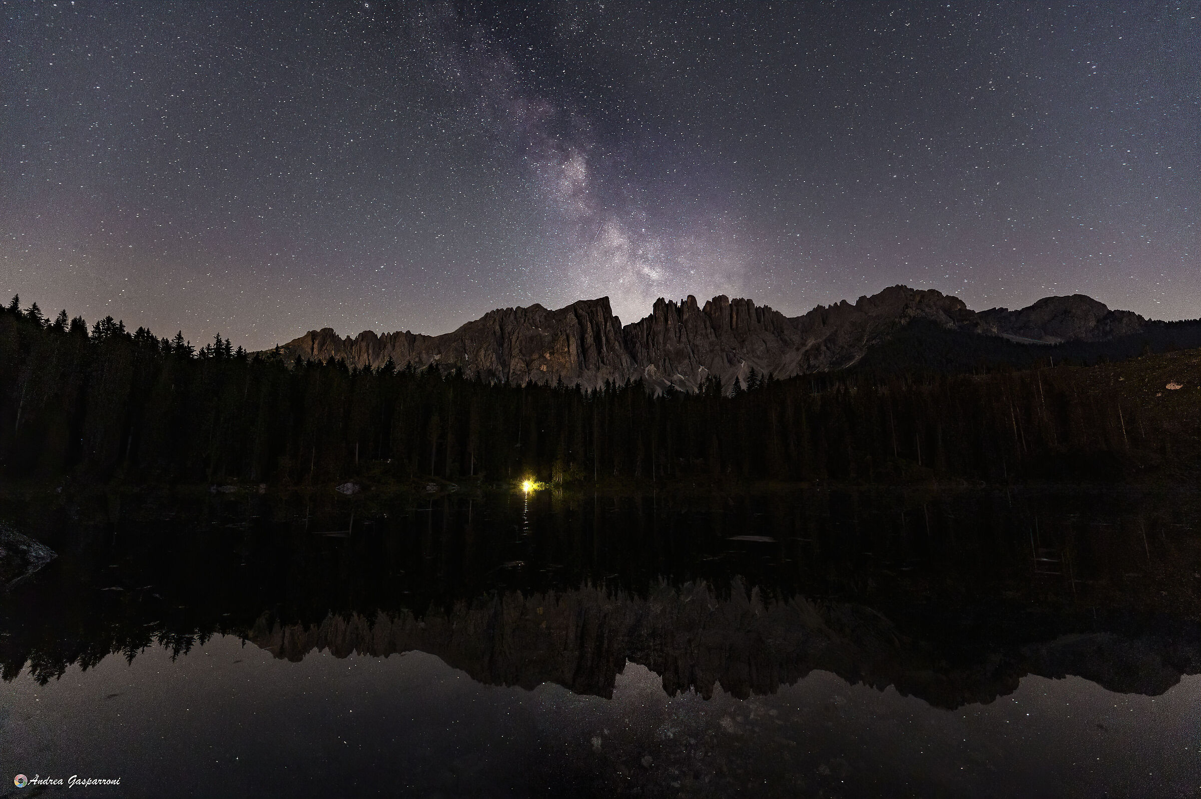 Lago di Carezza in notturna