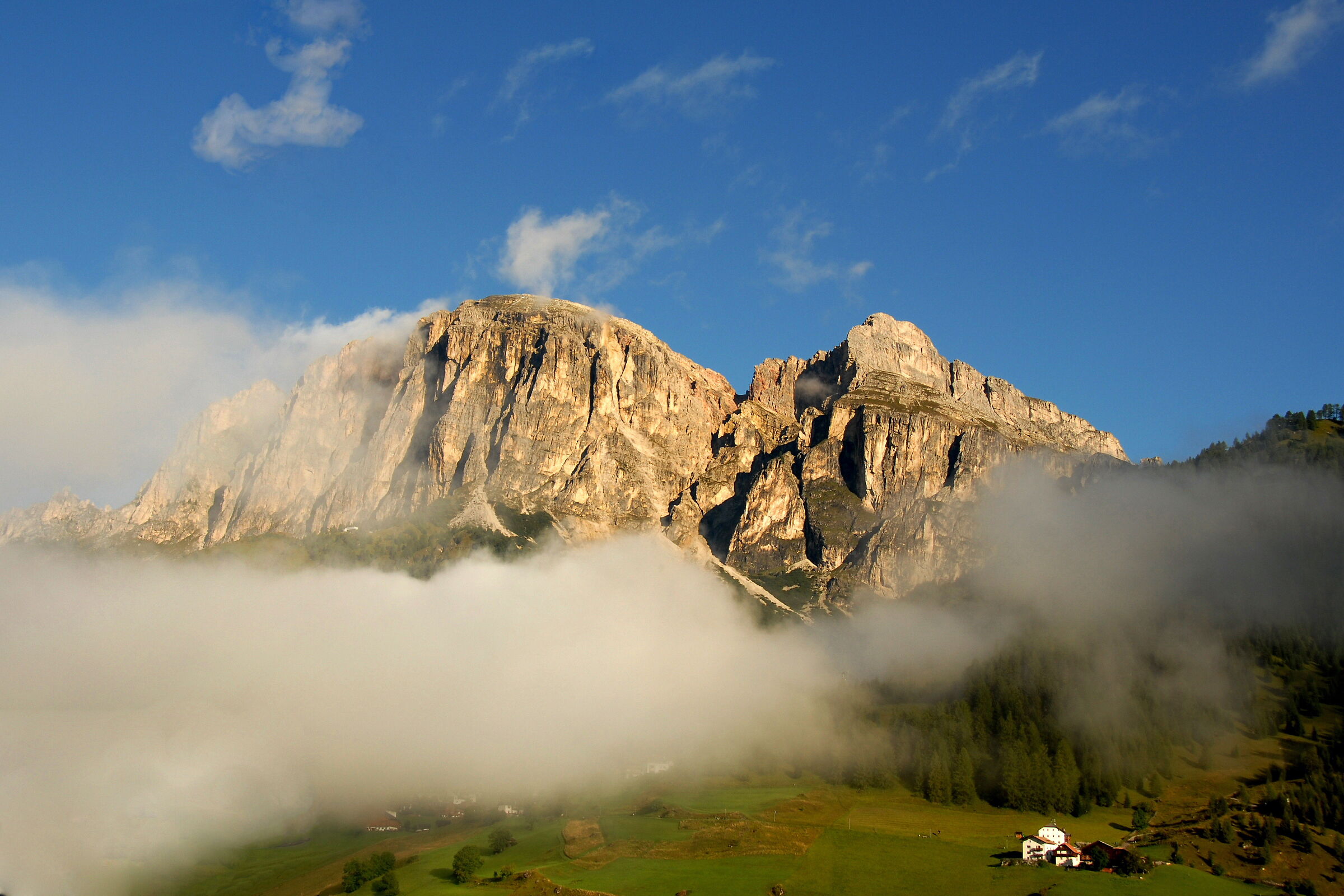 The fog at the irti hills, without drizzling, rises ...