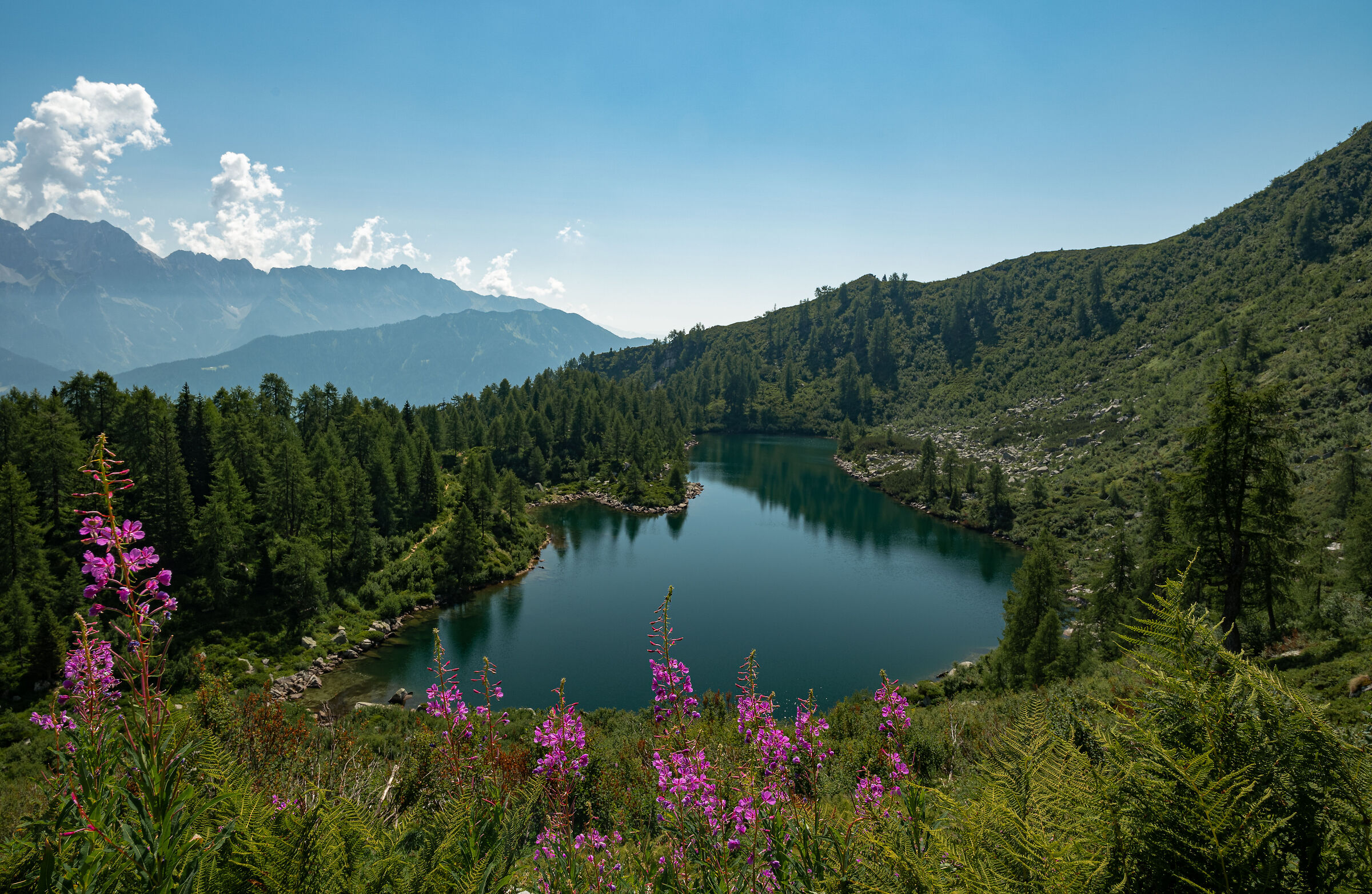Salendo ai laghi di San Giuliano