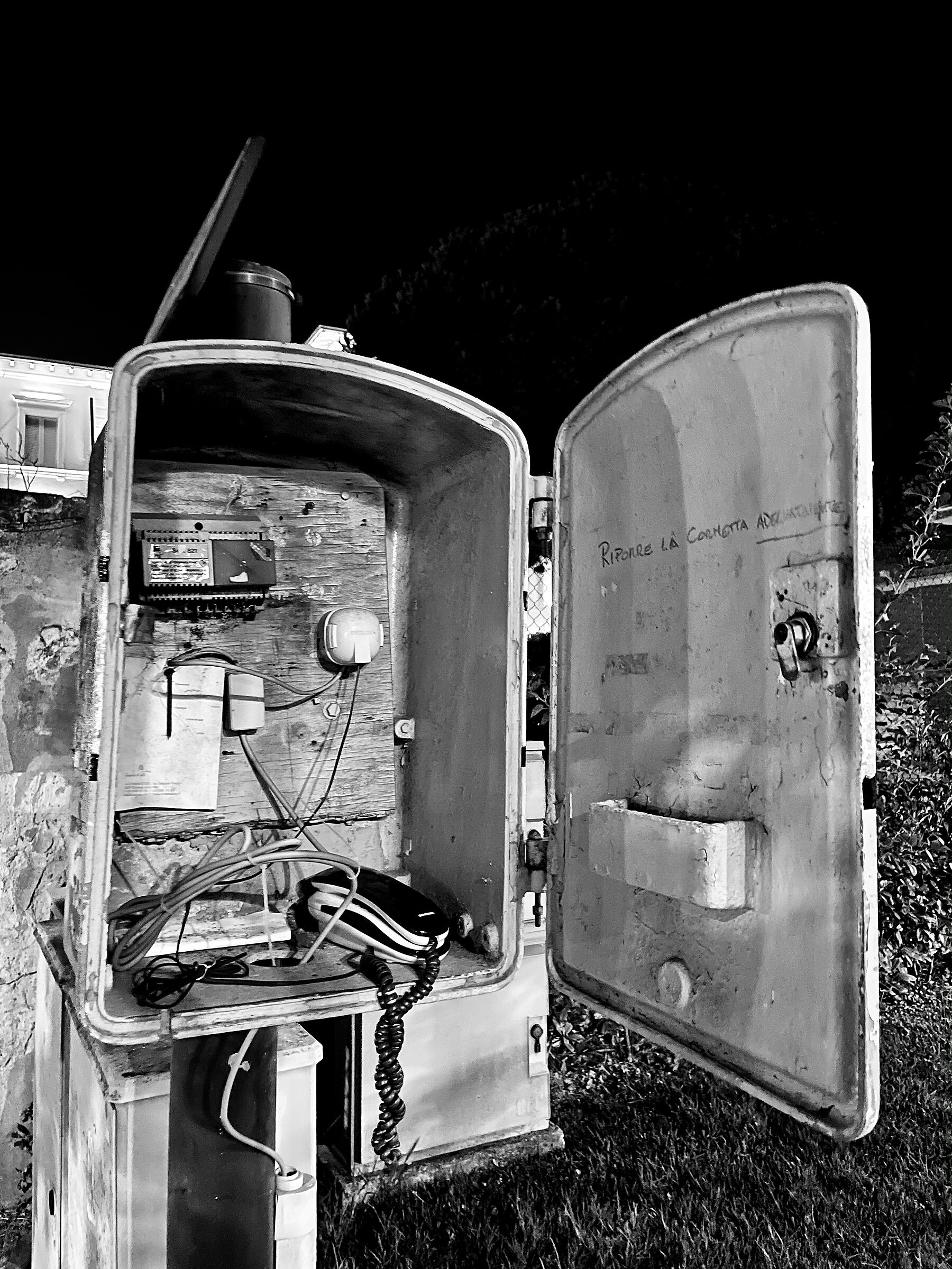 Riporre la cornetta adeguatamente.