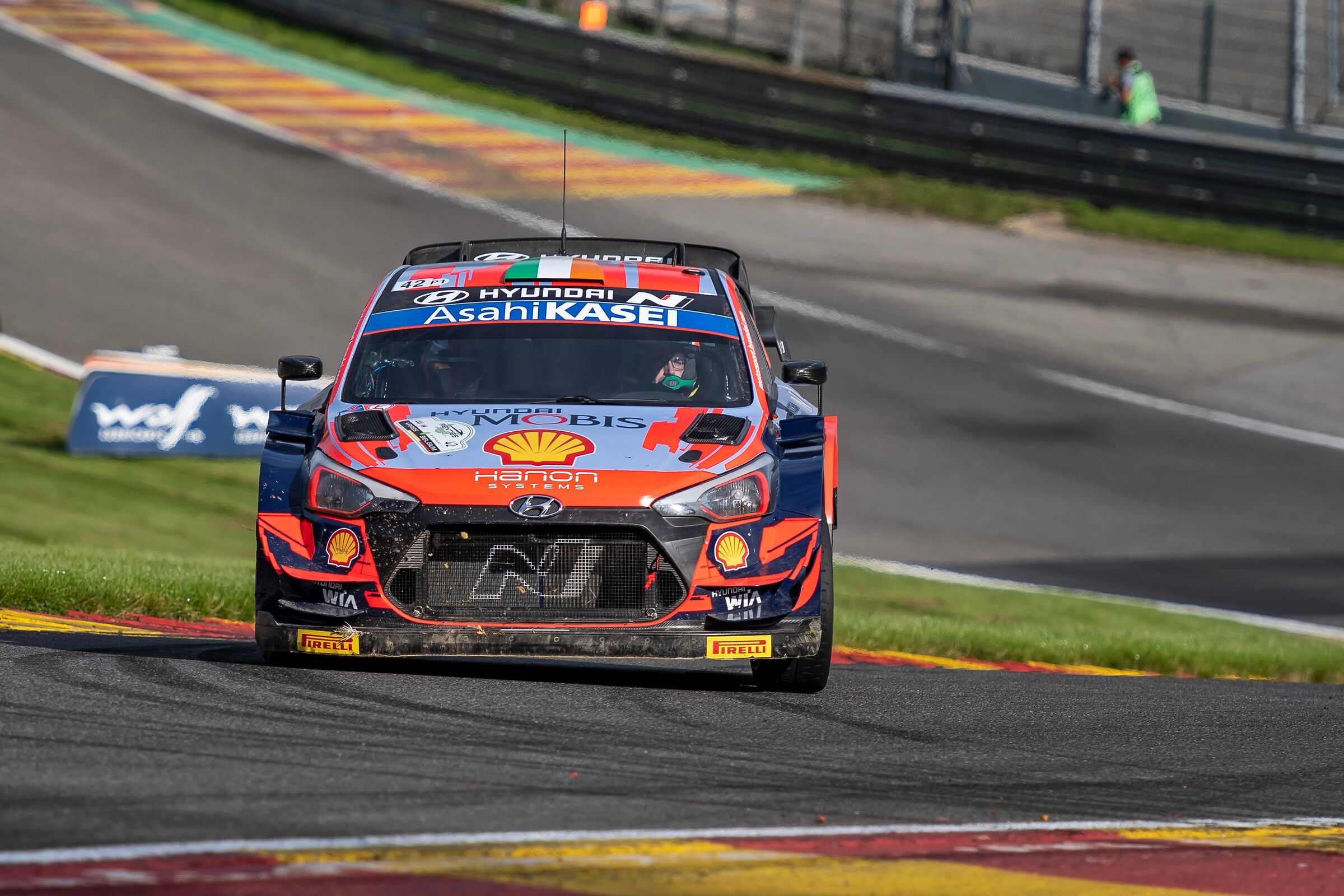 Eau Rouge .- Radillon