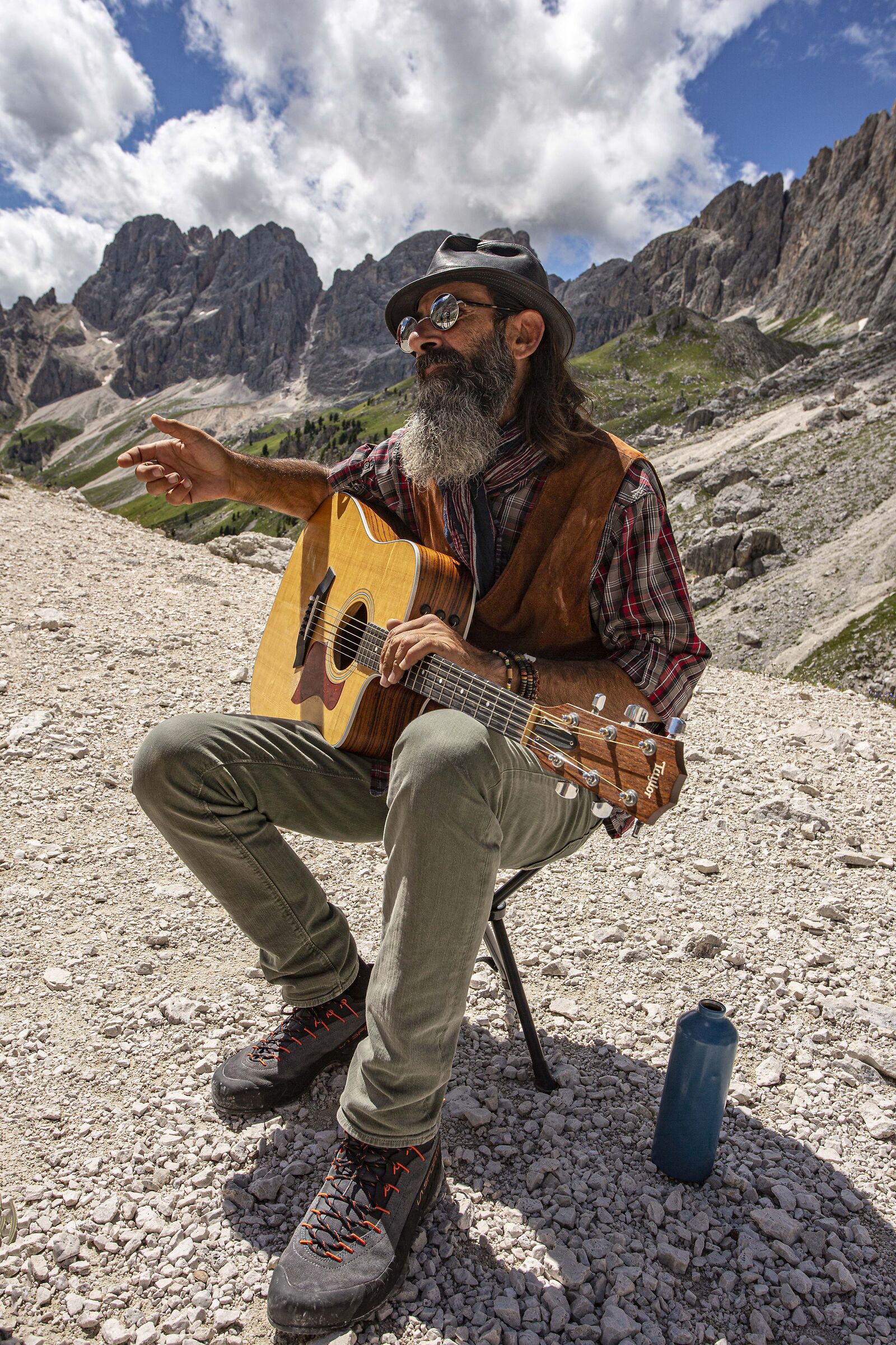 Street artist at the ref. Vajolet