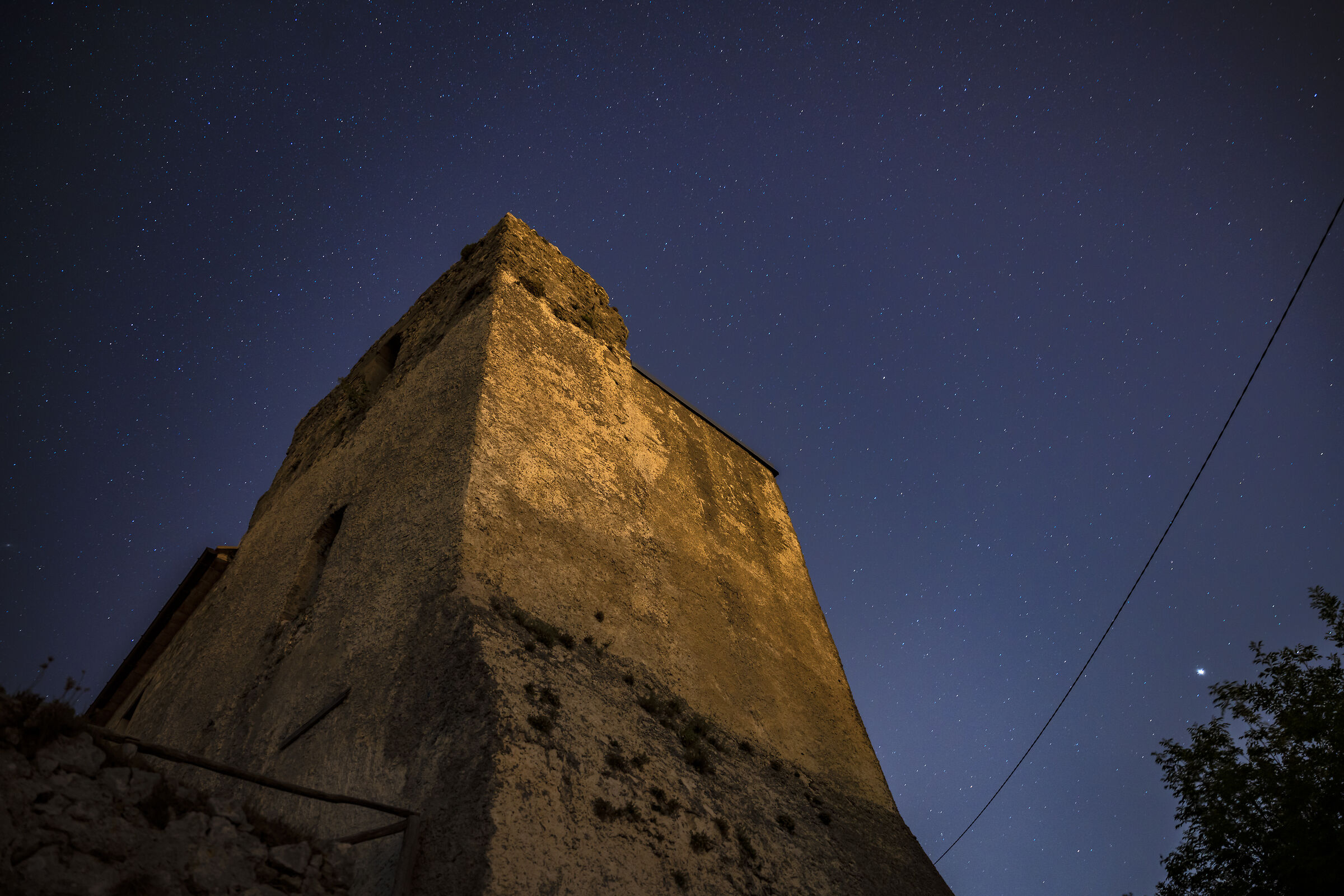 Santuario sotto le stelle sul Monte Tubenna