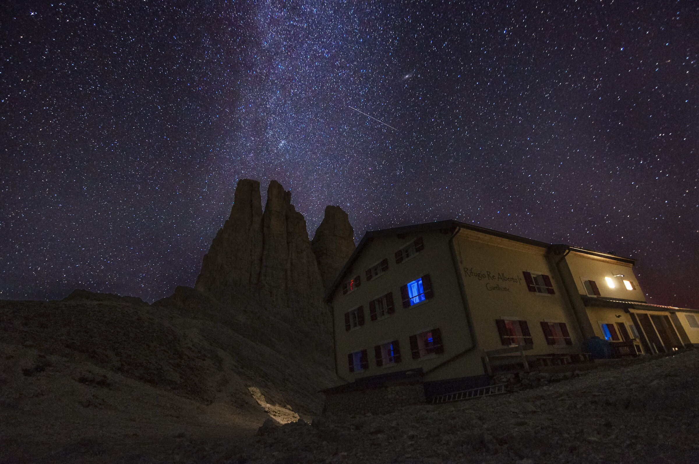 Via Lattea sul rifugio Re Alberto I