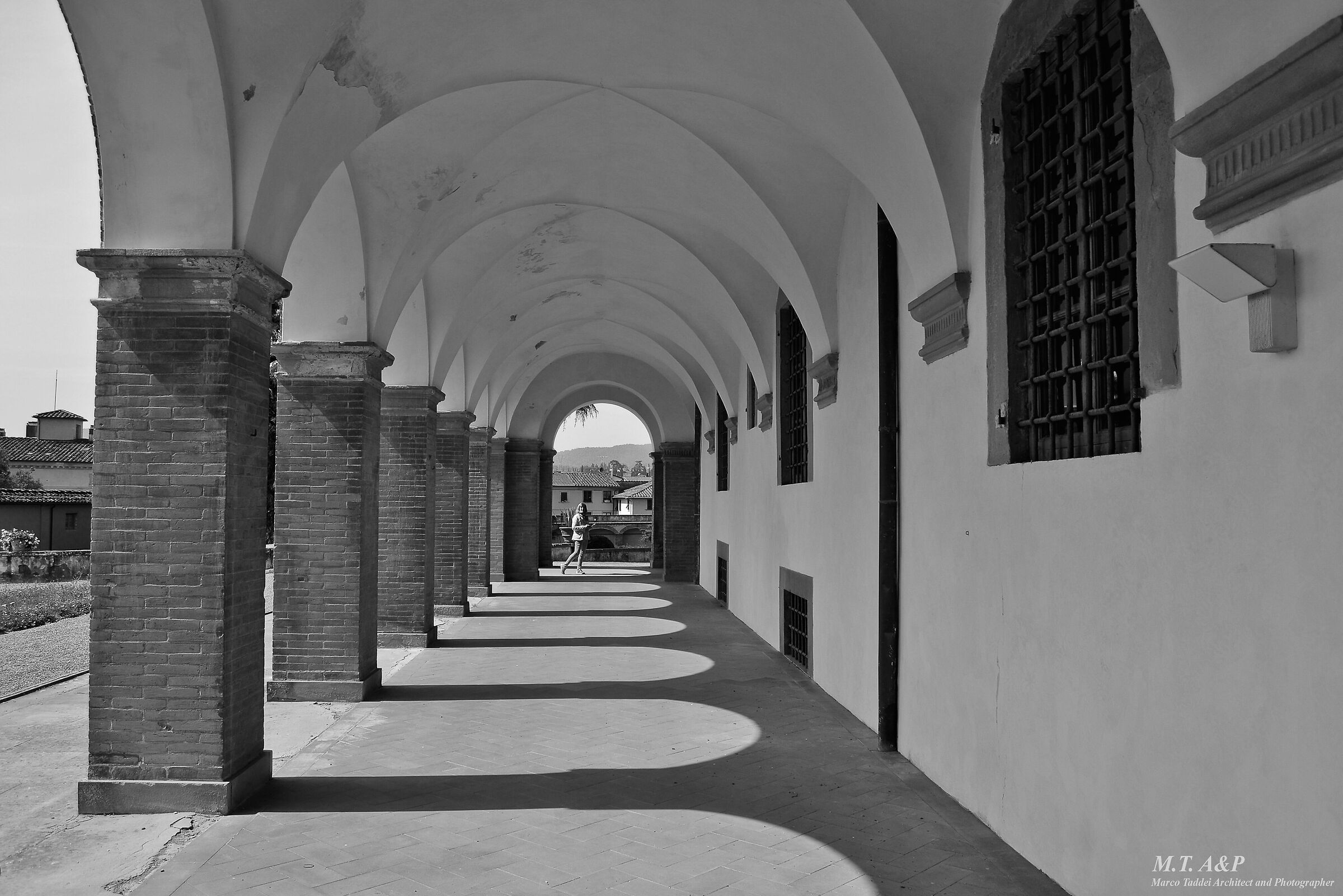 Le ombre del portico - Villa Medicea di Poggio a Caiano