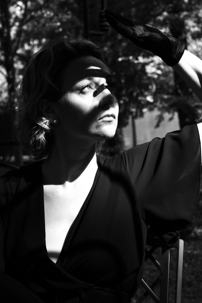 Diva with glove