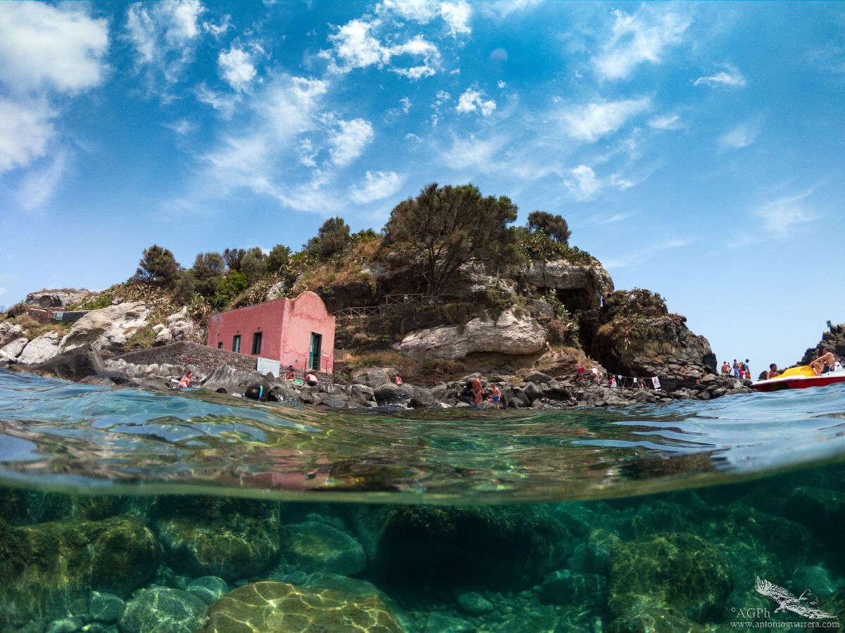 Isola Lachea durante un bagno rinfrescante