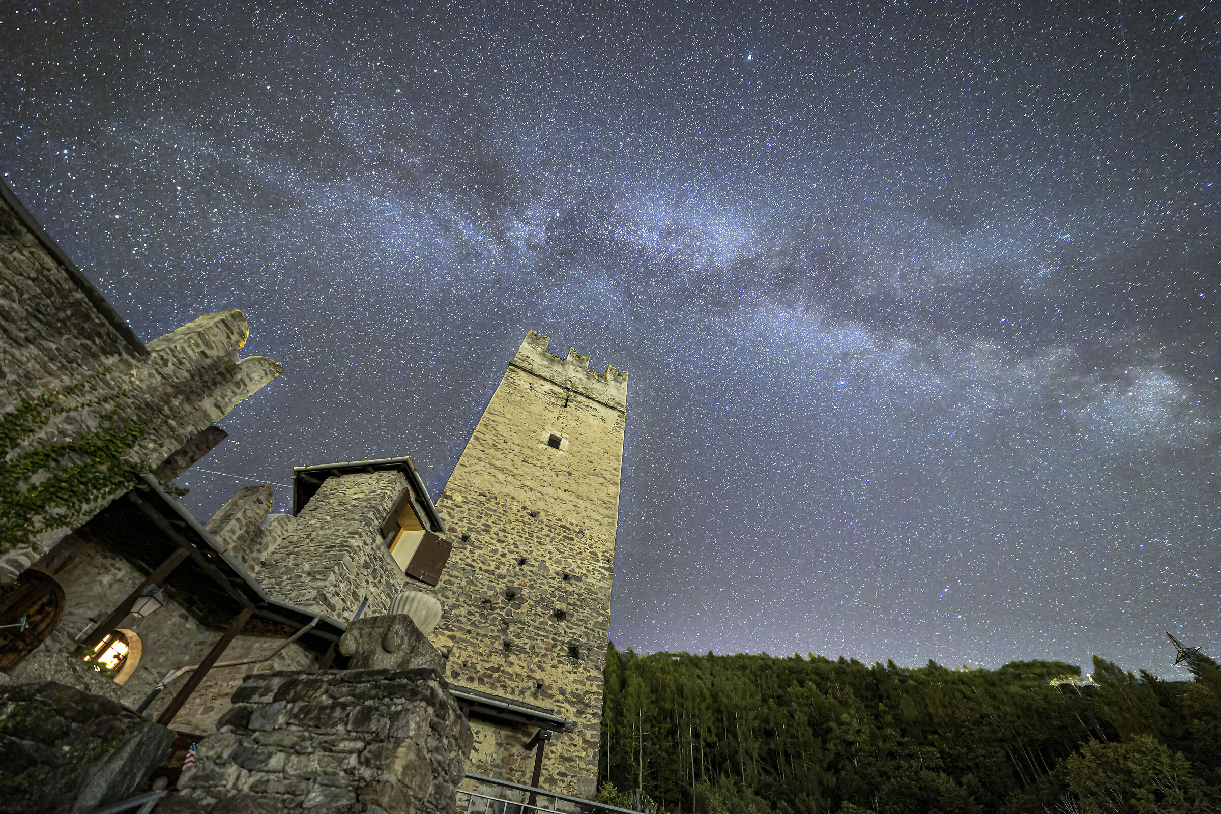 Via lattea su castel Foppoli