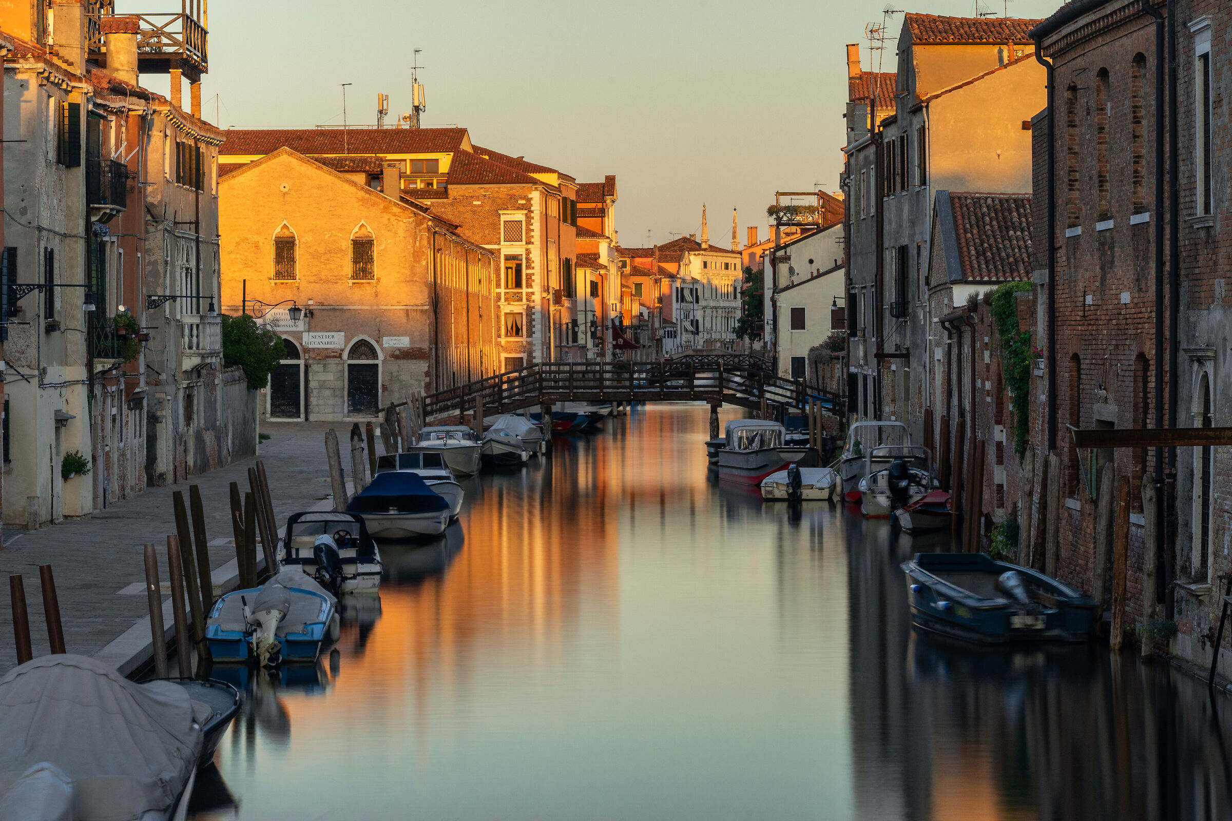 riflessi dorati sul Rio di Sant'Alvise