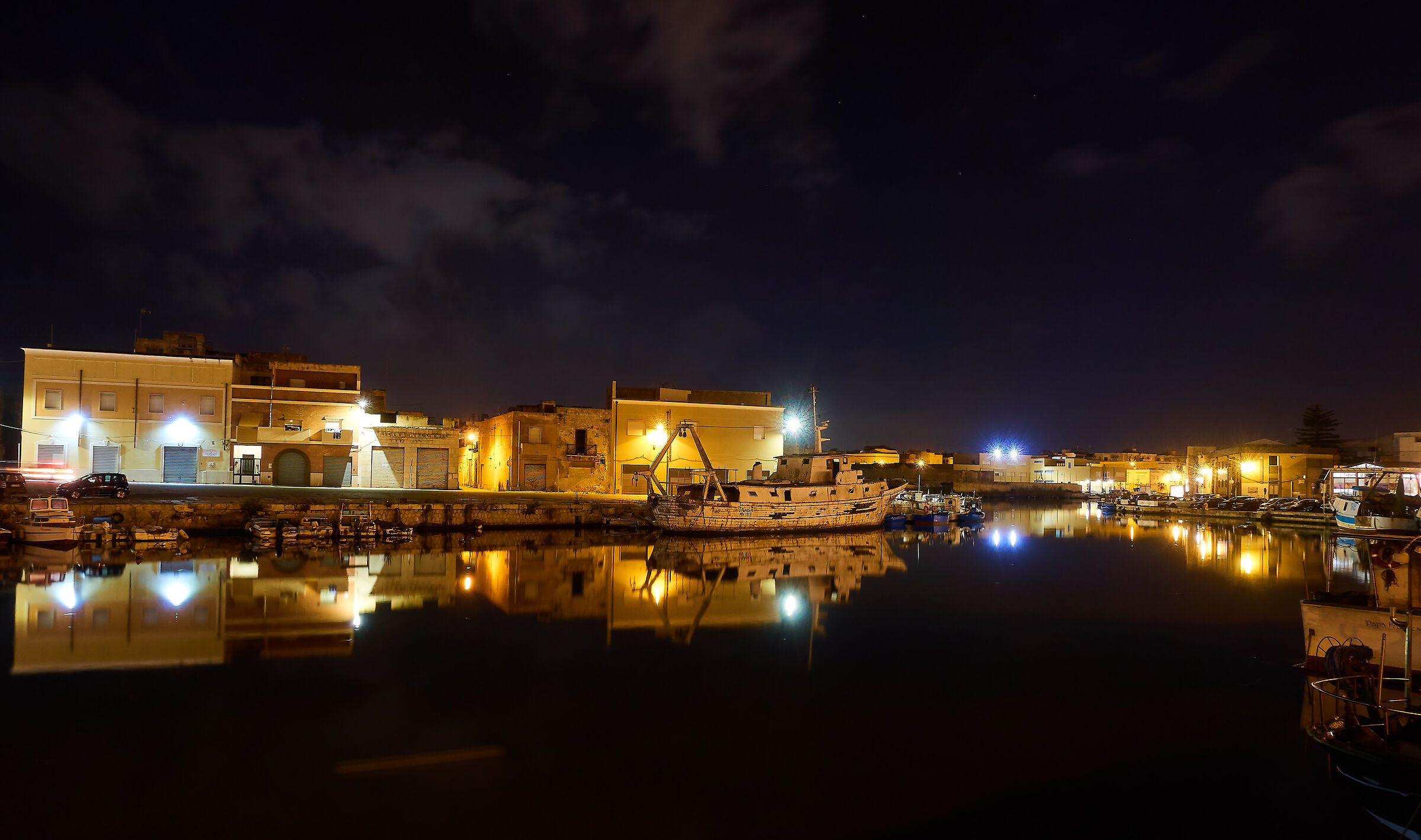 Una sera, passeggiando lungo il porto vecchio