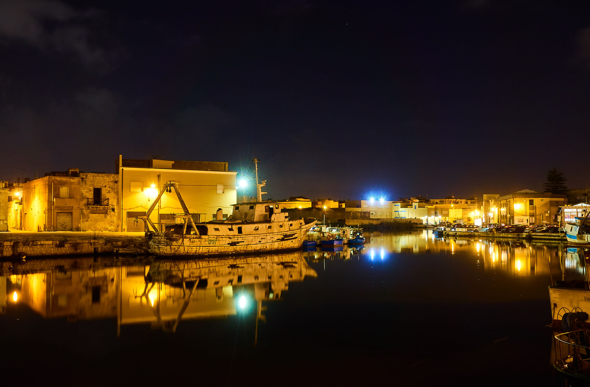 Una sera, passeggiando lungo il porto vecchio