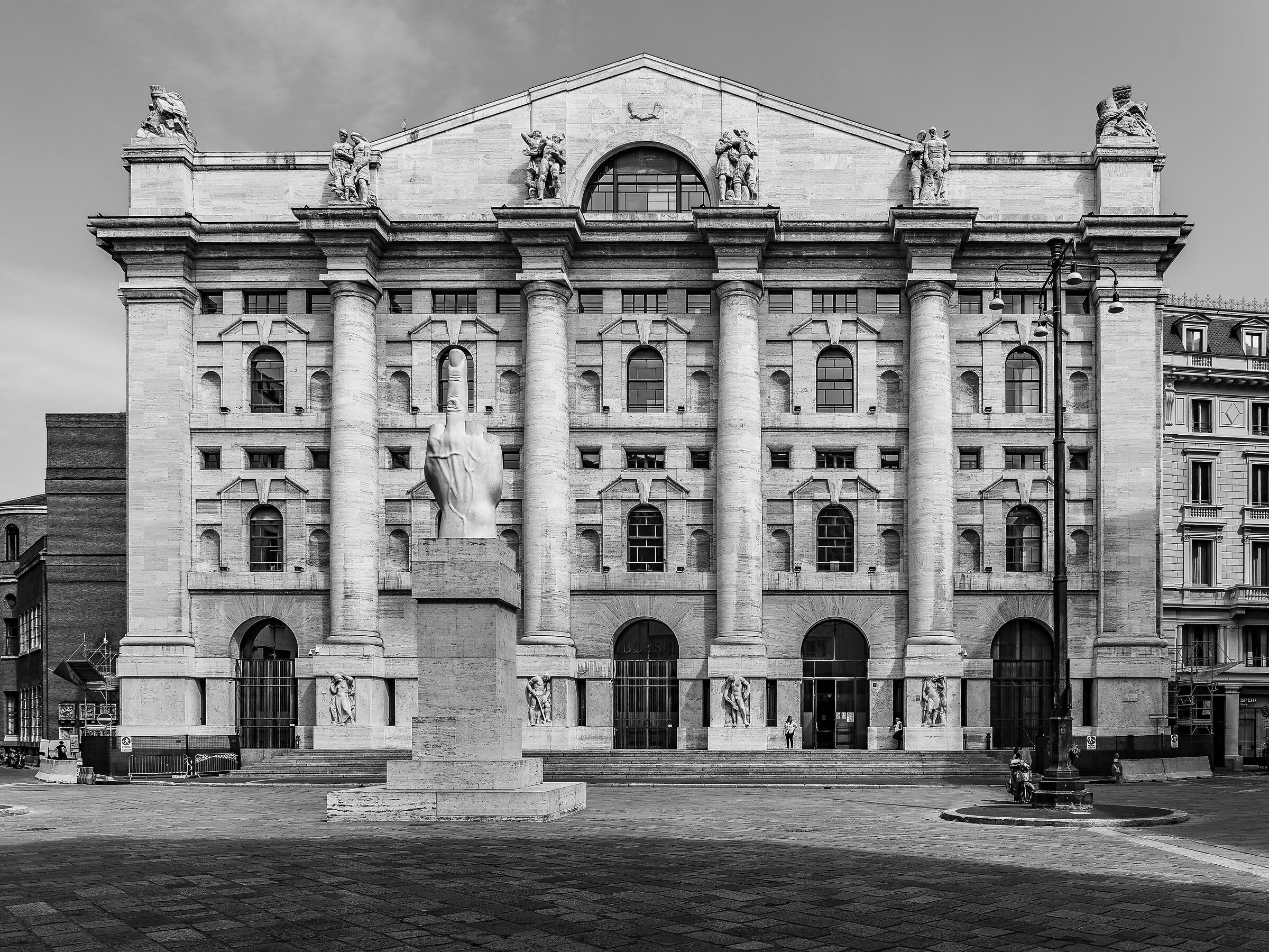 Piazza deglli Affari - 3