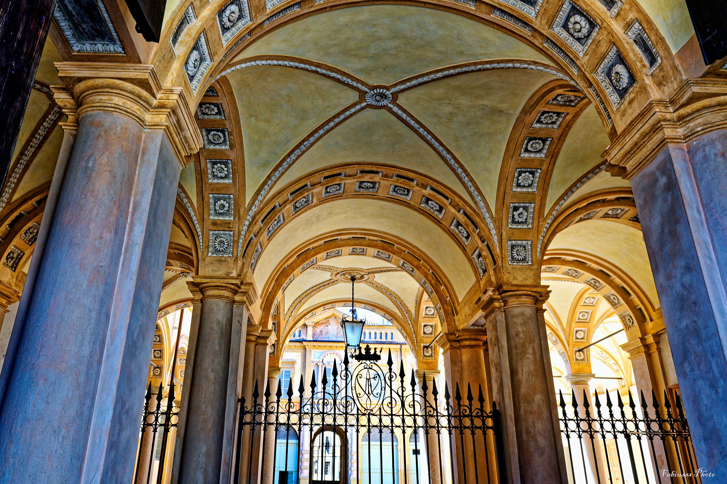 Palazzo storico a Piacenza - Il Porticato