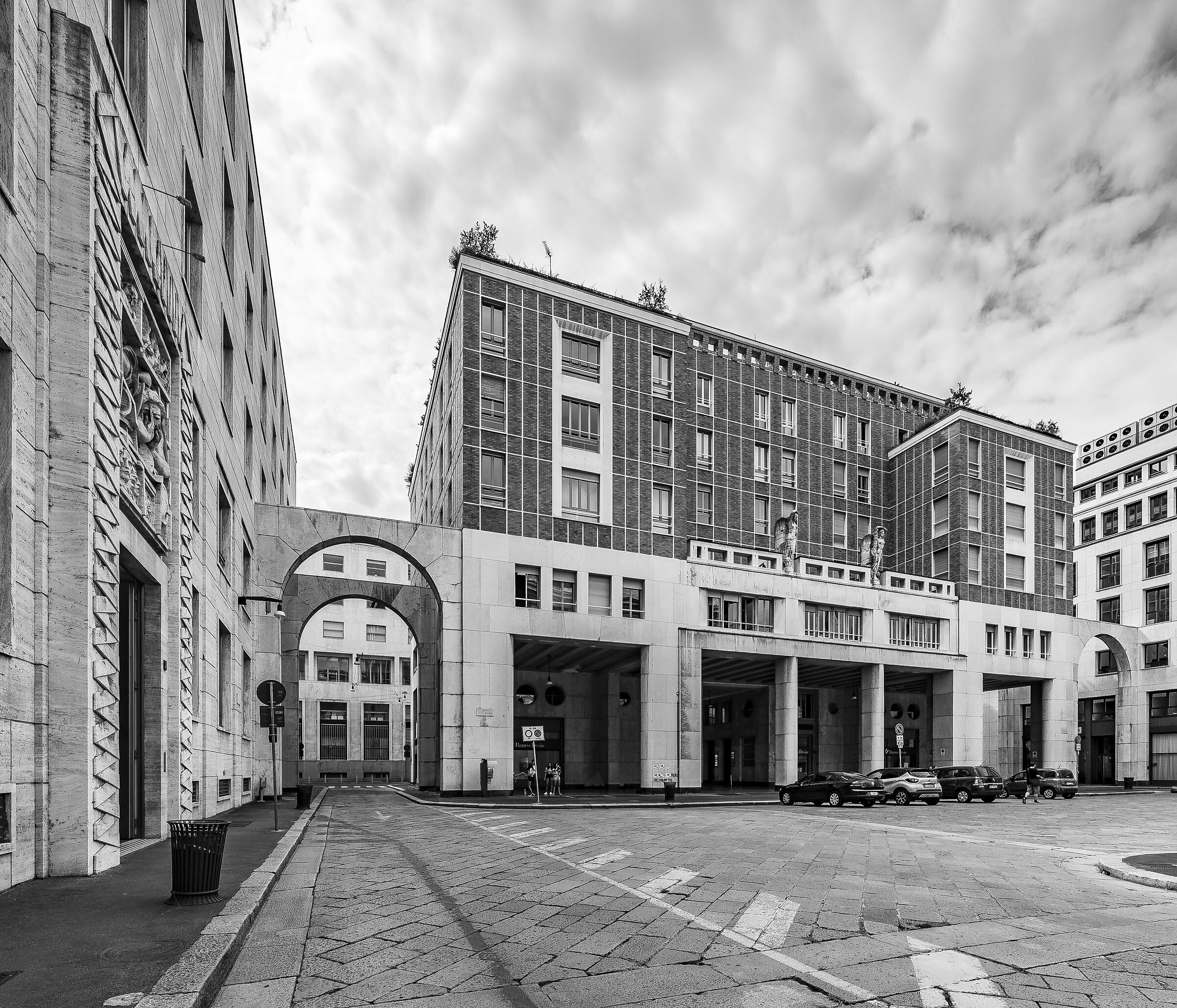 Piazza degli Affari - 7