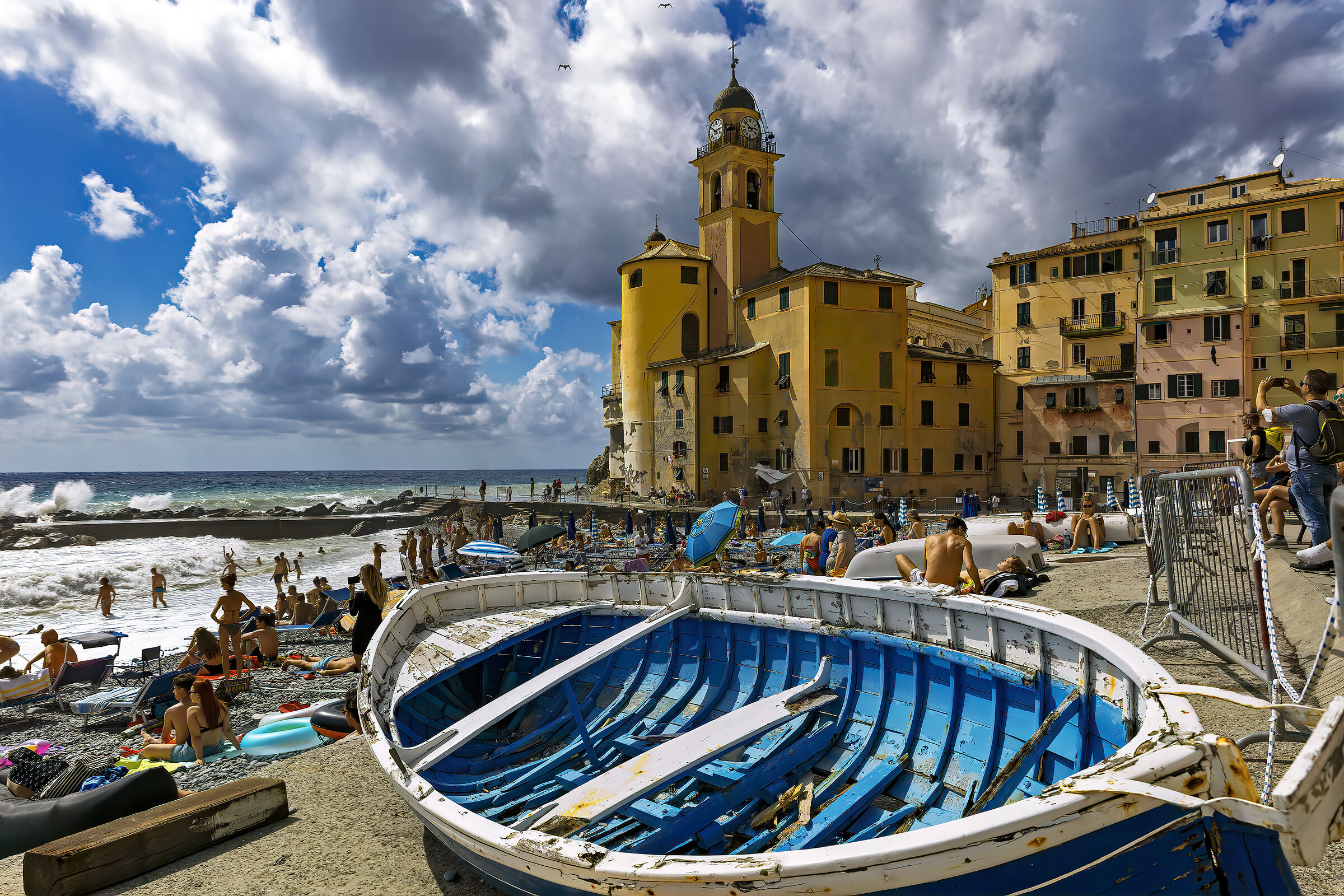 Mare mosso a Camogli