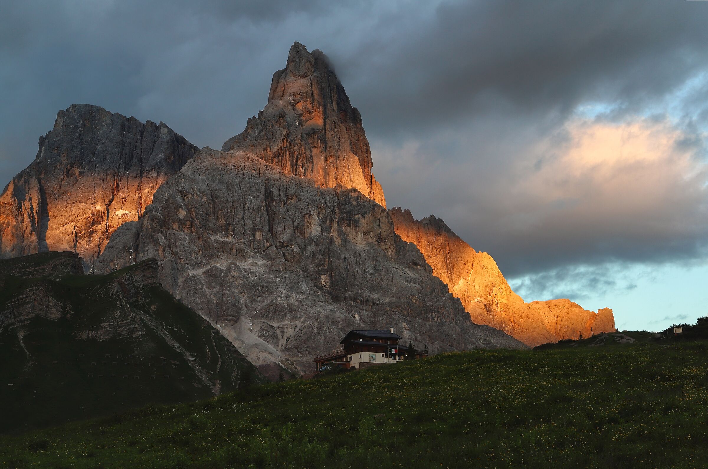 Luce sul Cimon della pala