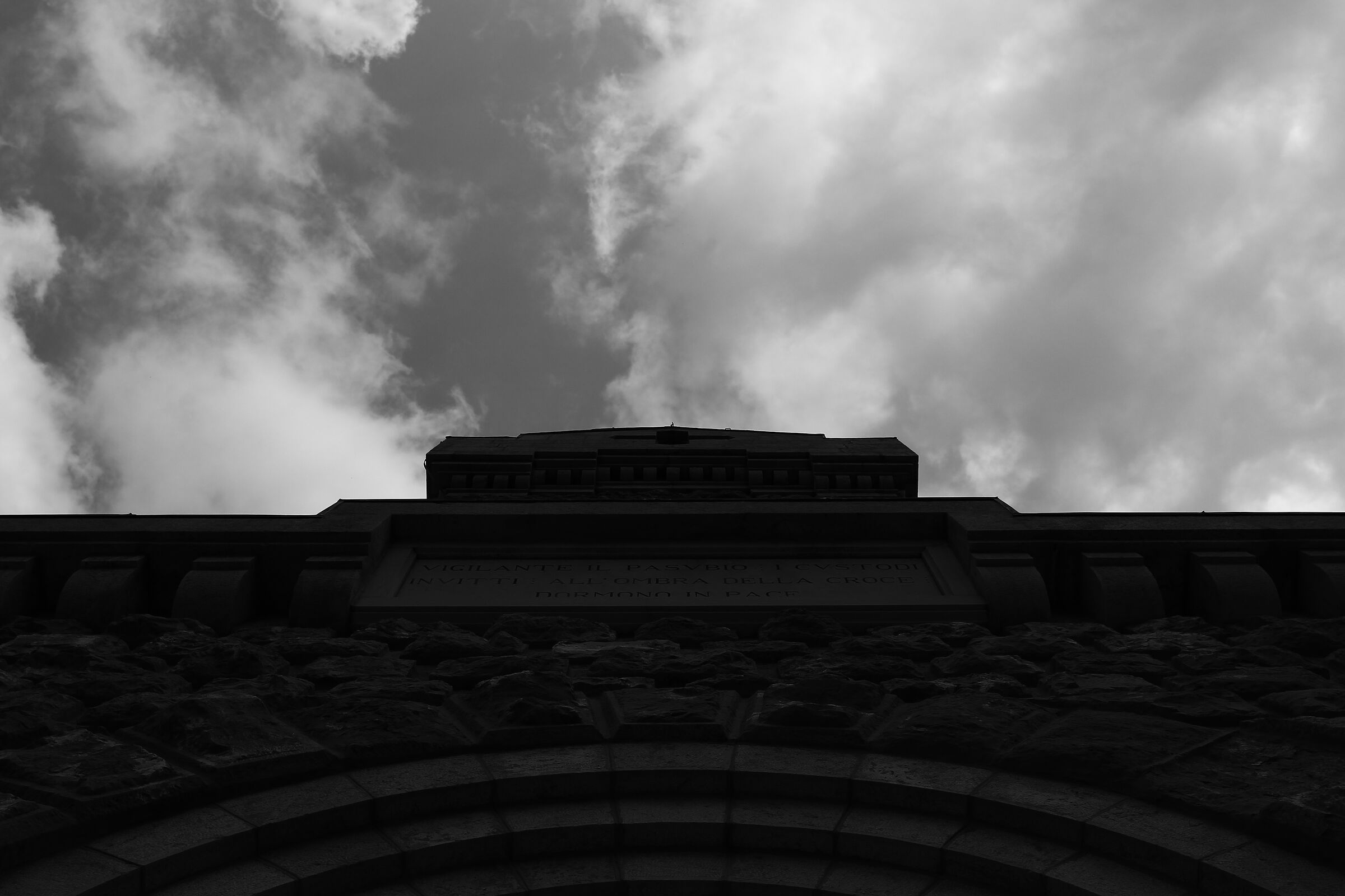 Sguardo nell'etere sacro