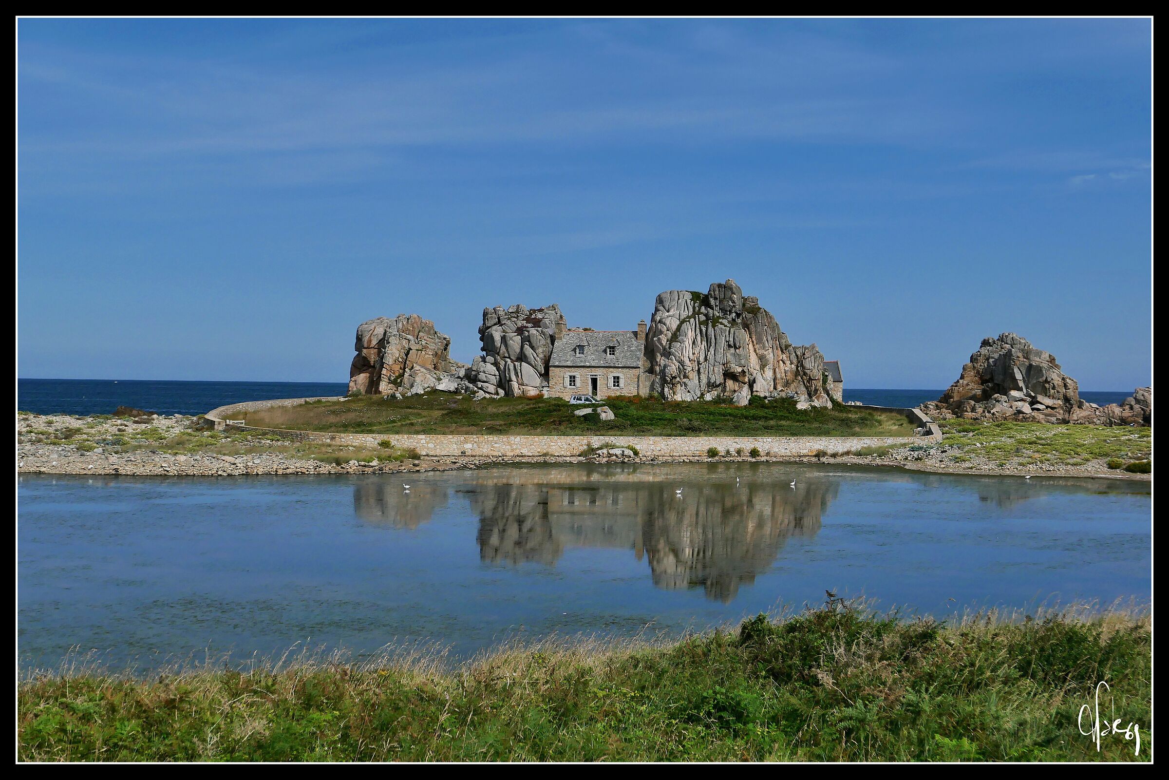 La maison entre roches