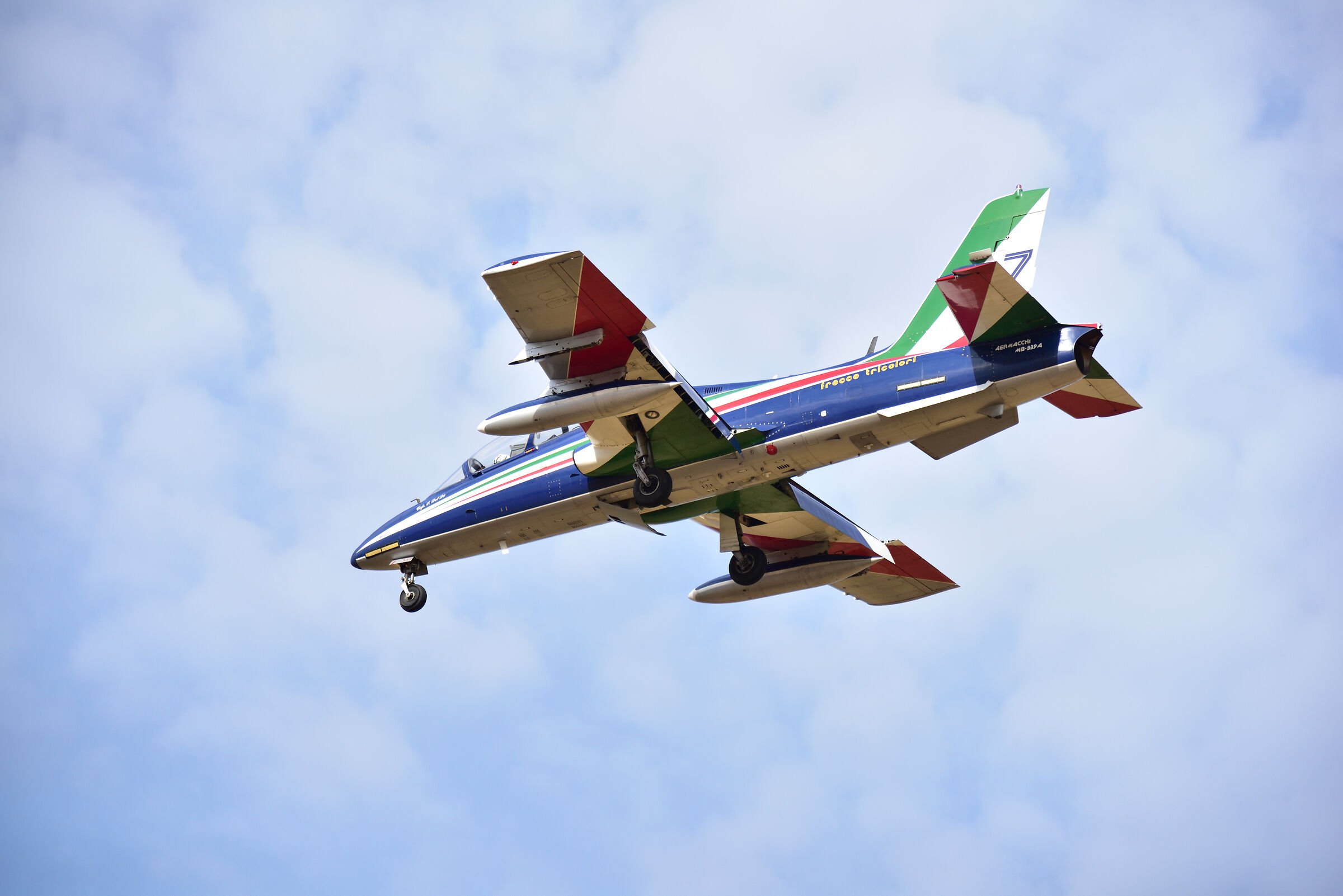 tricolor arrows on Alghero 9