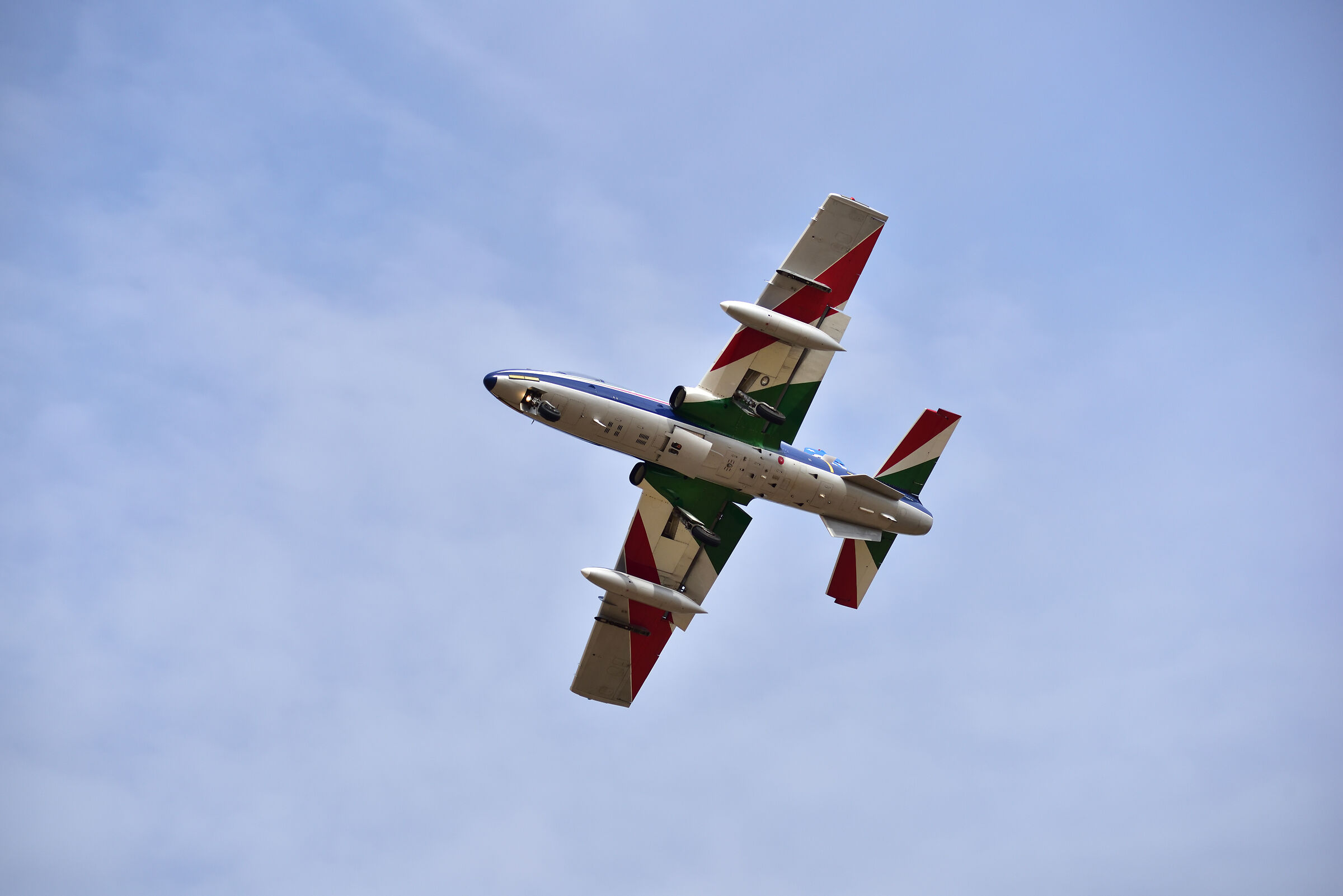 tricolor arrows on Alghero 10