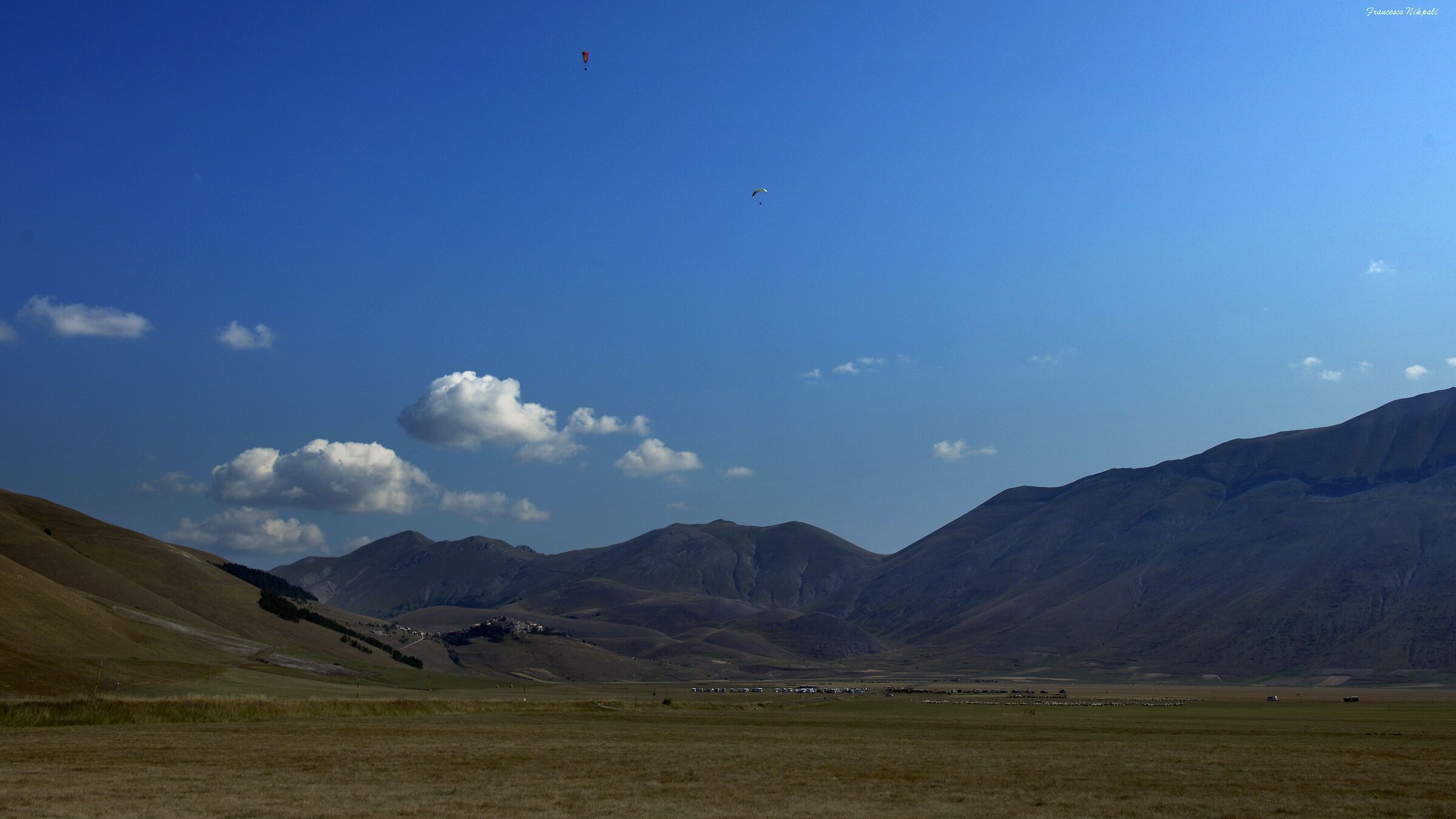 In volo su Castelluccio