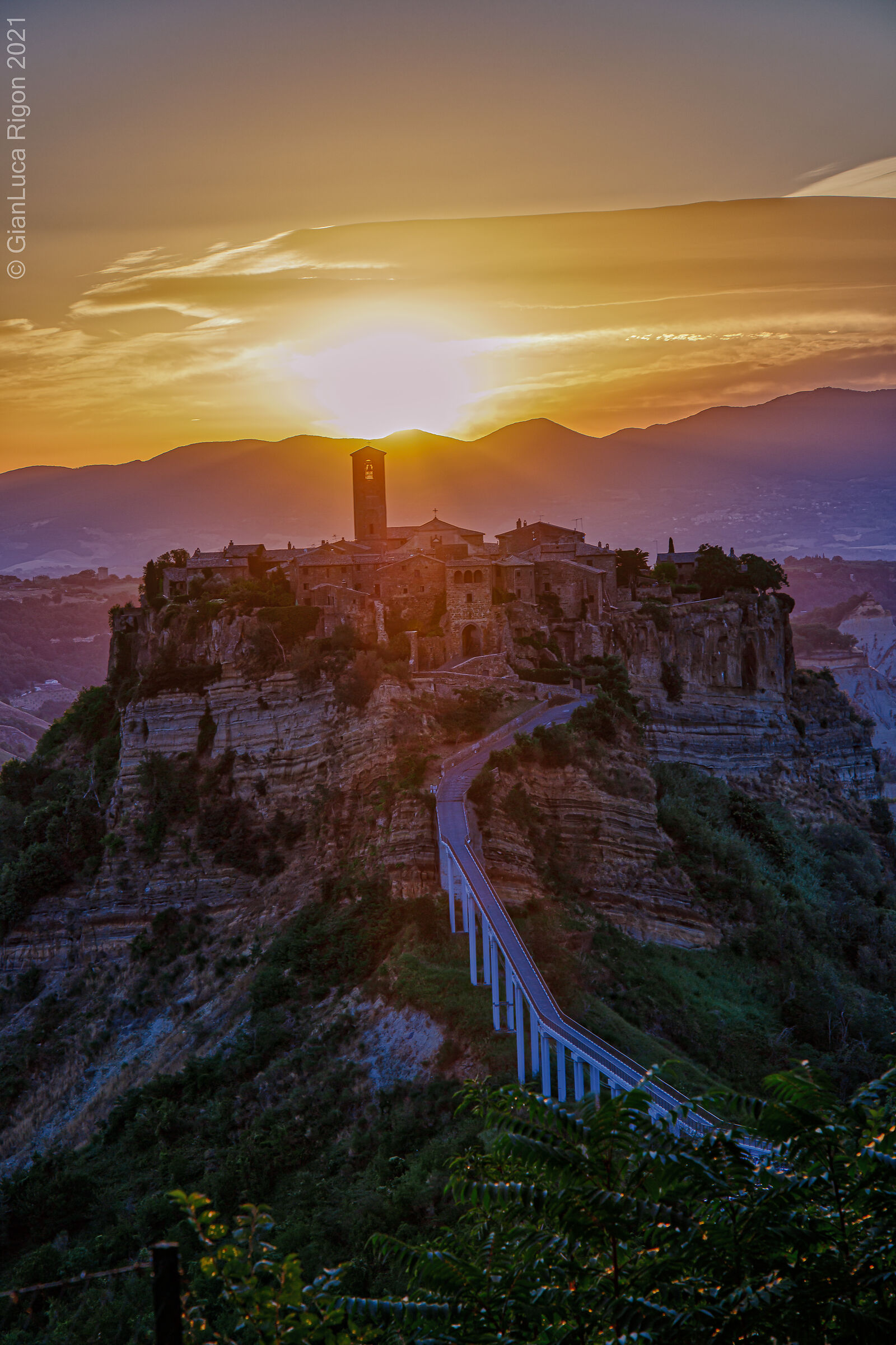 Civita di Bagnoregio all'alba