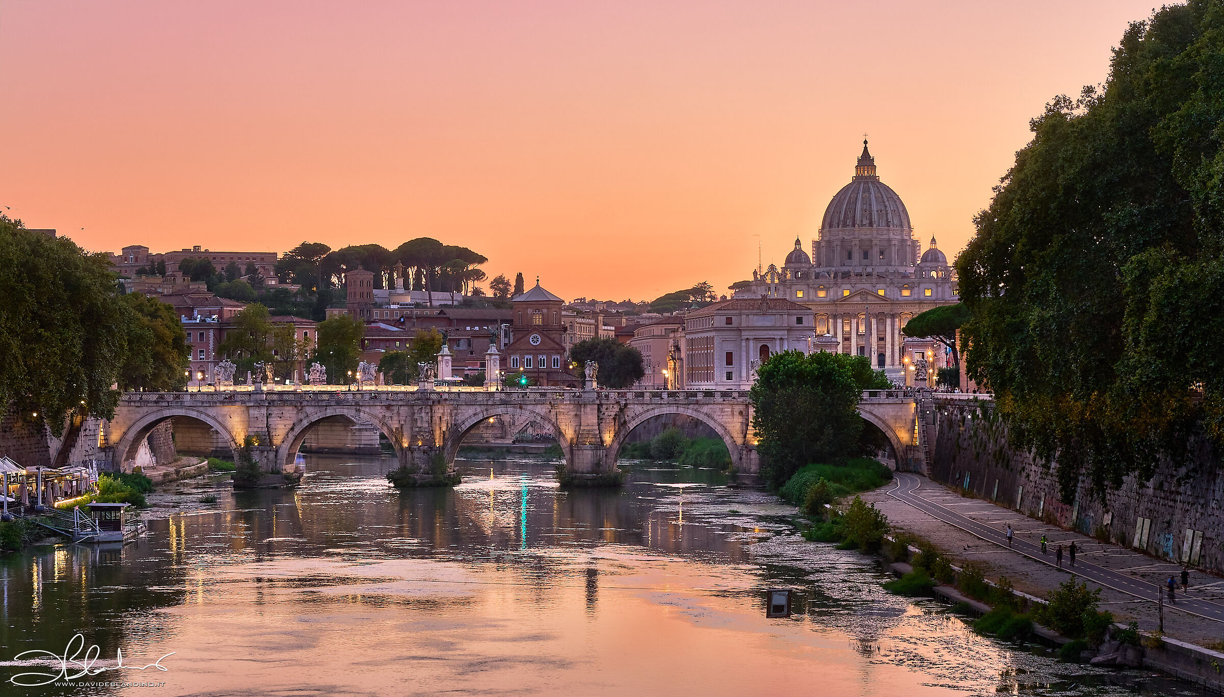 A click in Rome, then at dinner ...