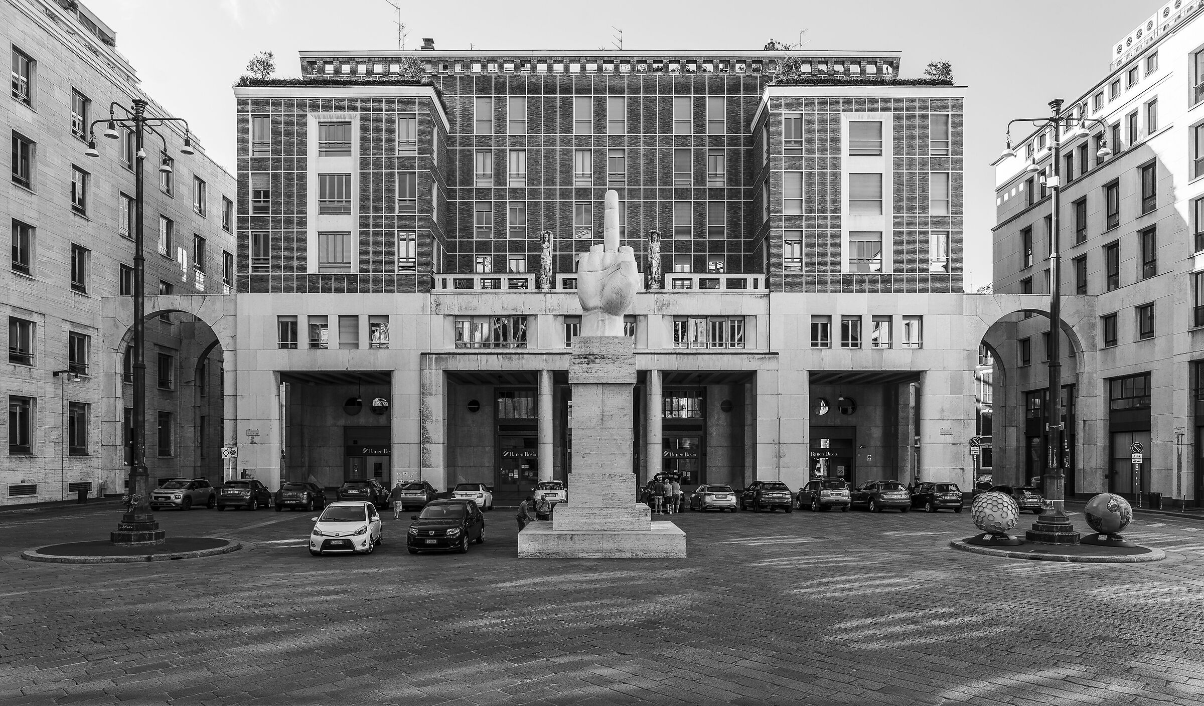 Piazza deglli Affari - 9