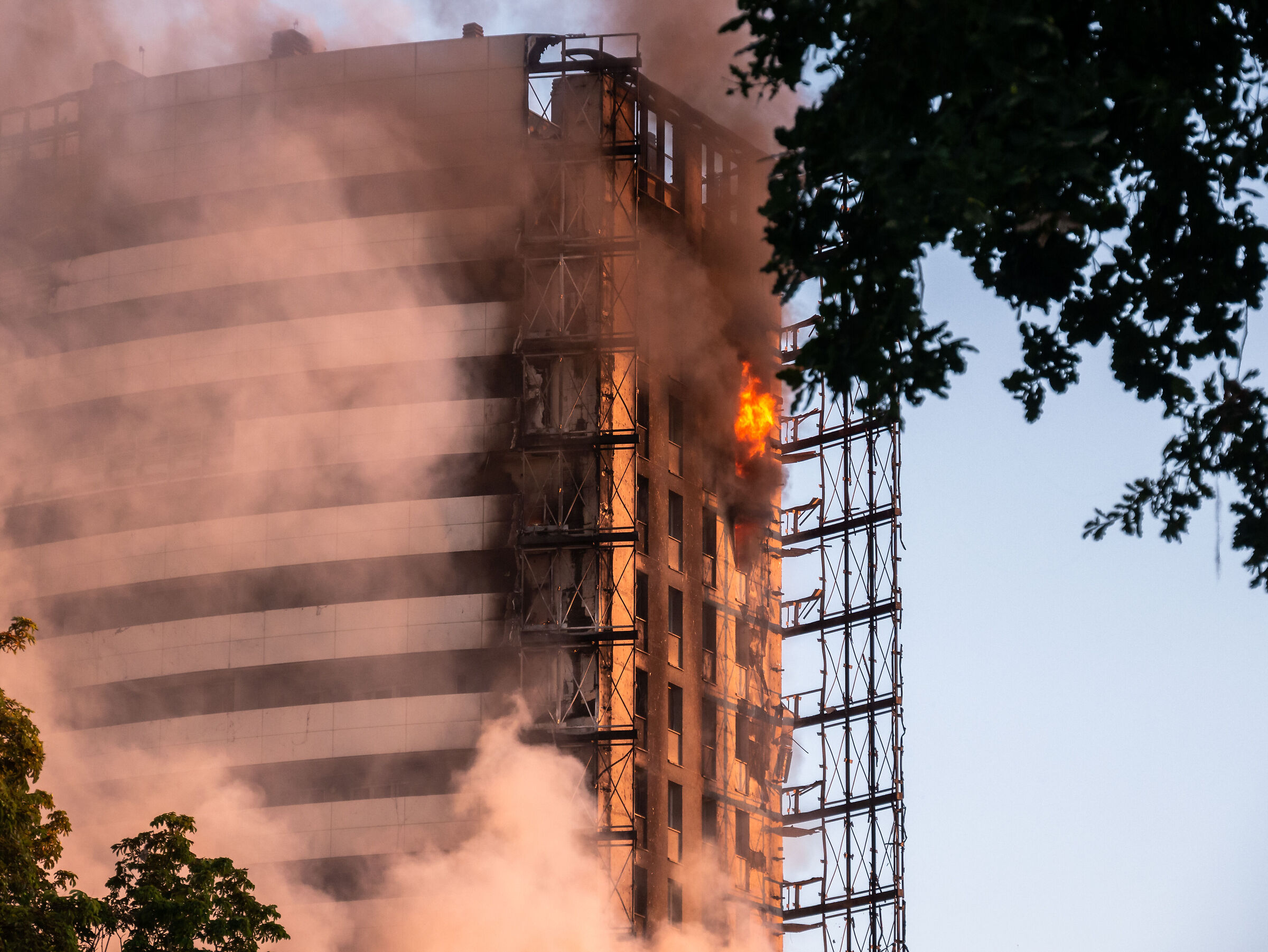 Fire via Antonini - Milan