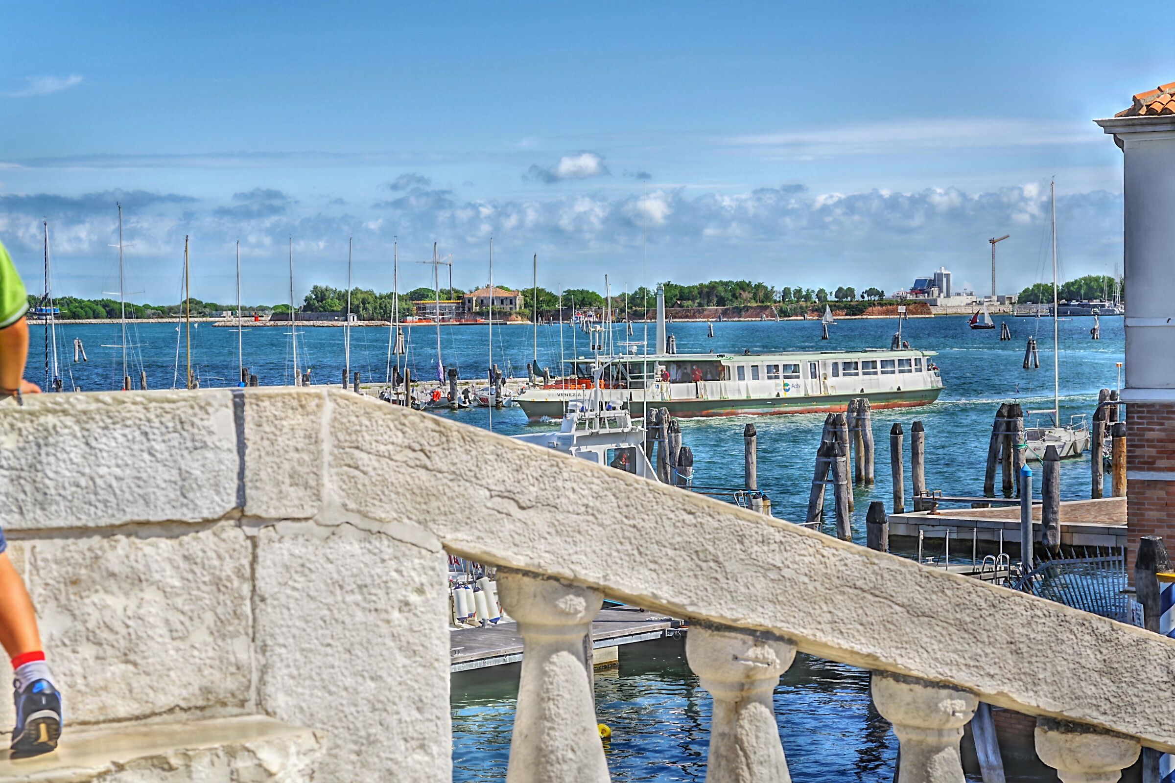 In attesa sul ponte Vena di Chioggia