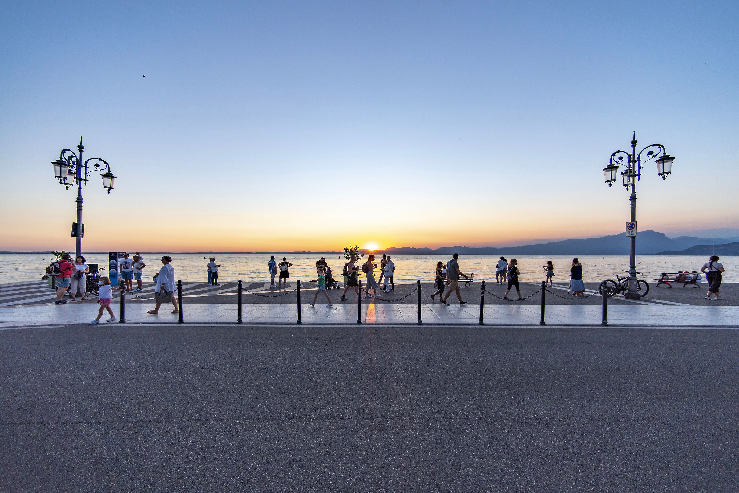 Lazise: the lakefront
