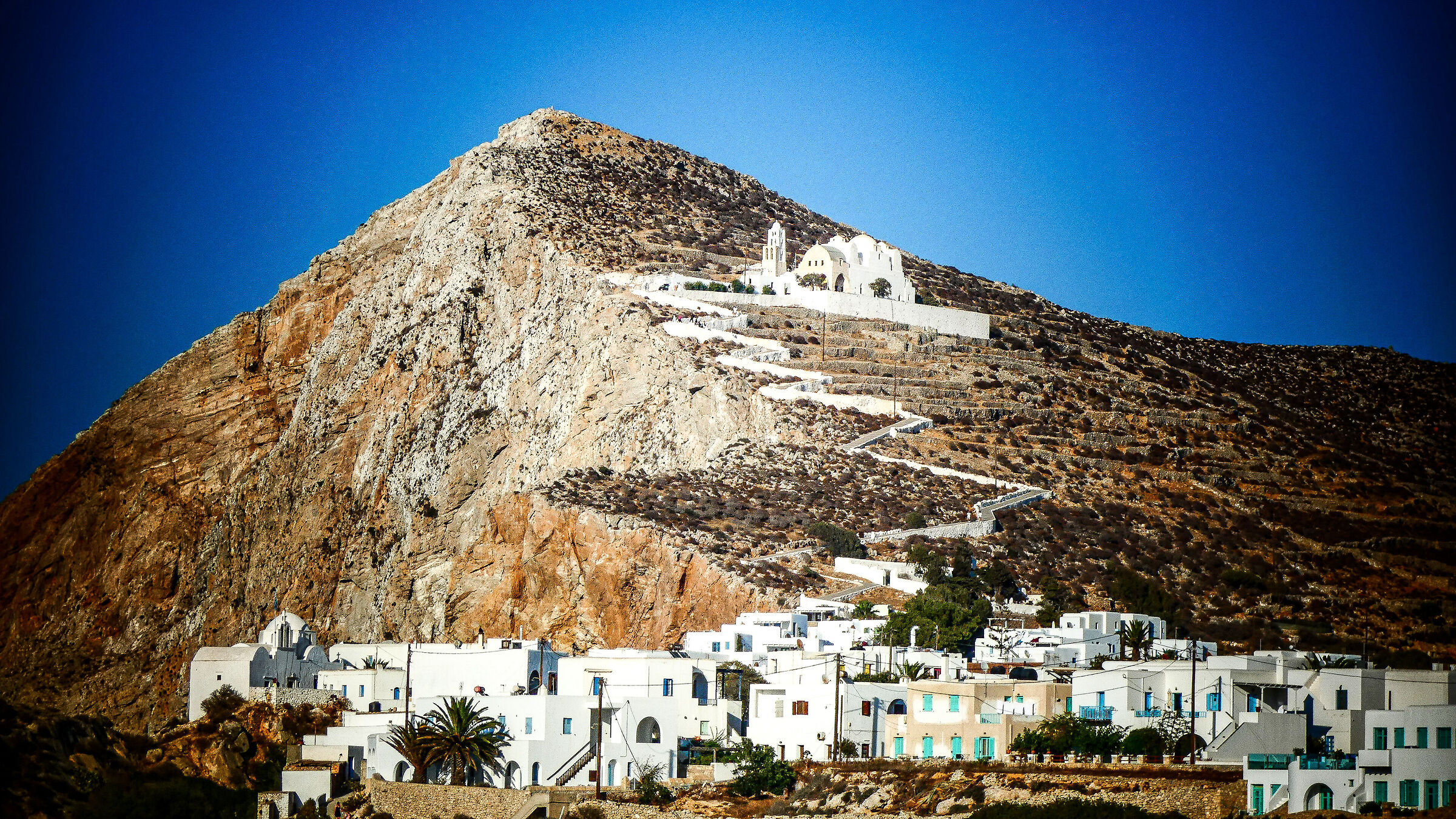 chora in folegandros island