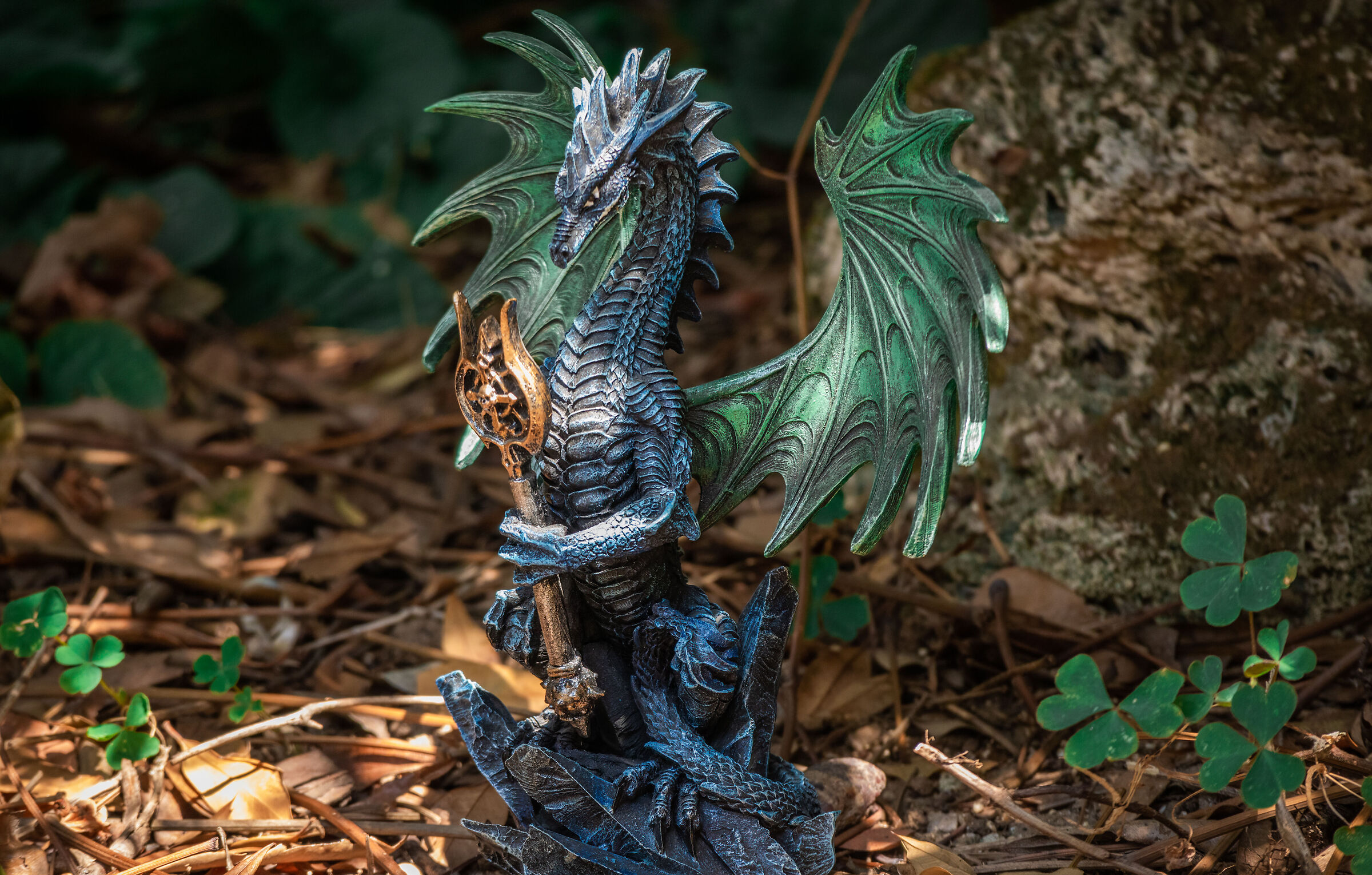 The dragon and its scepter