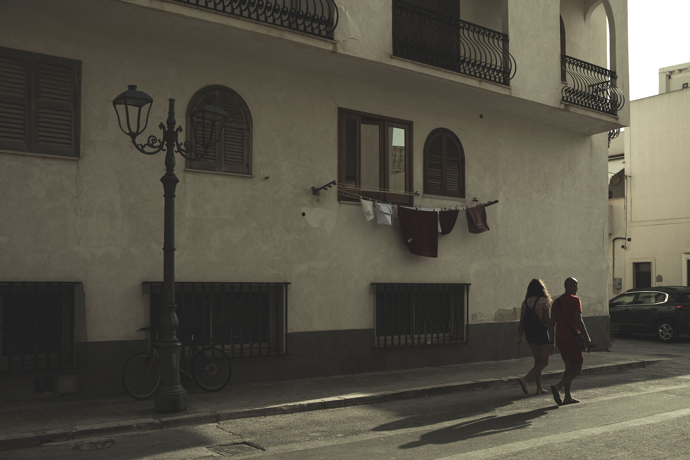 Loves that the late Sun lengthens