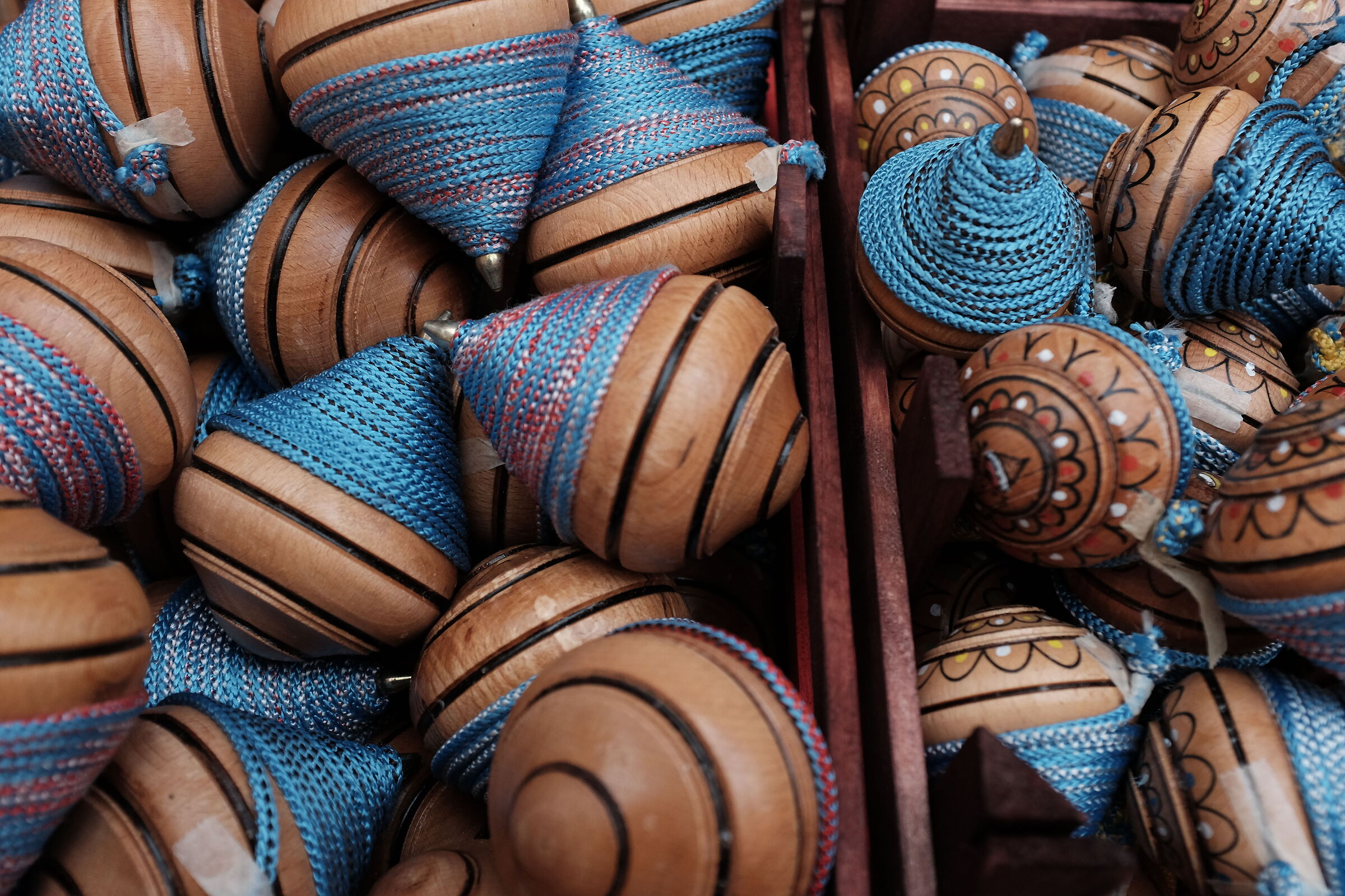 spinning tops in Noto