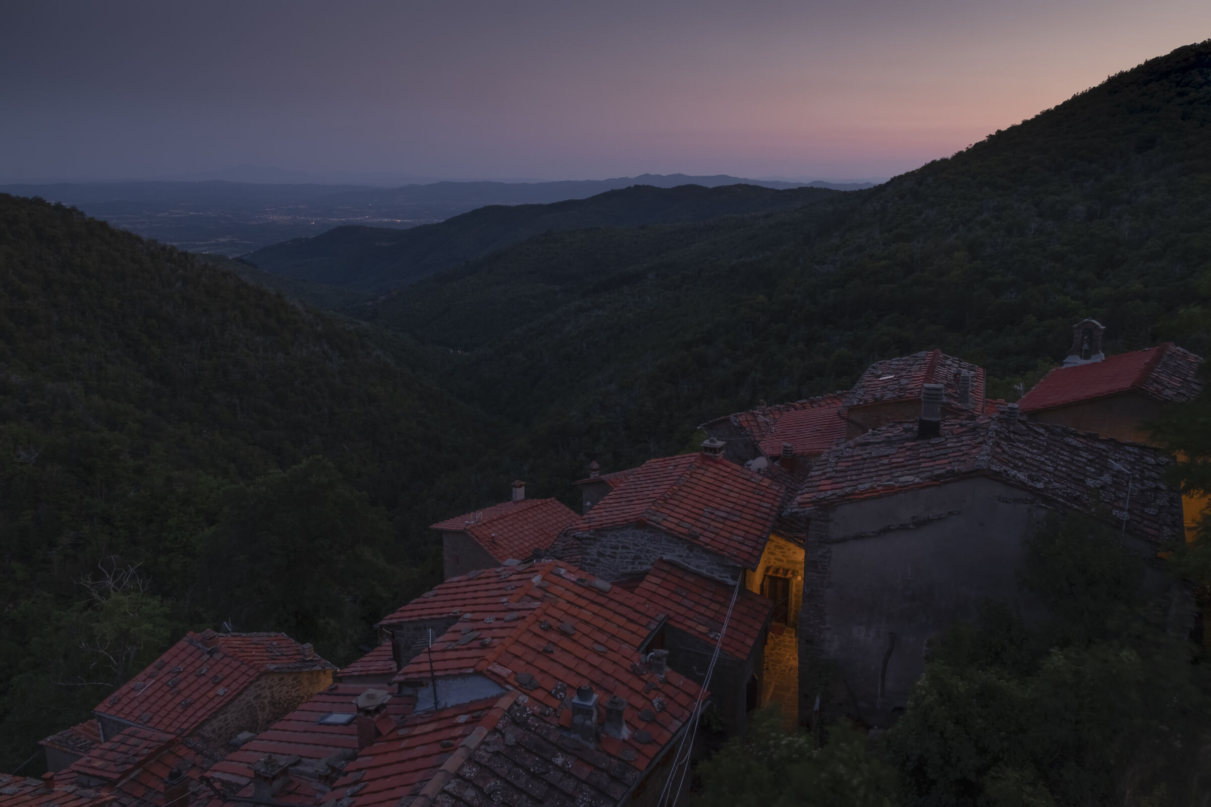 Among the roofs of Rocca Ricciarda (Tuscany)