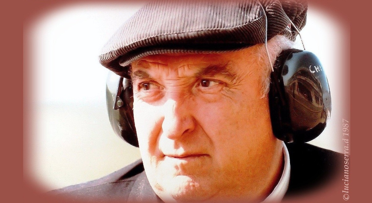 L'ingegnere Carlo Chiti presso il box della Minardi