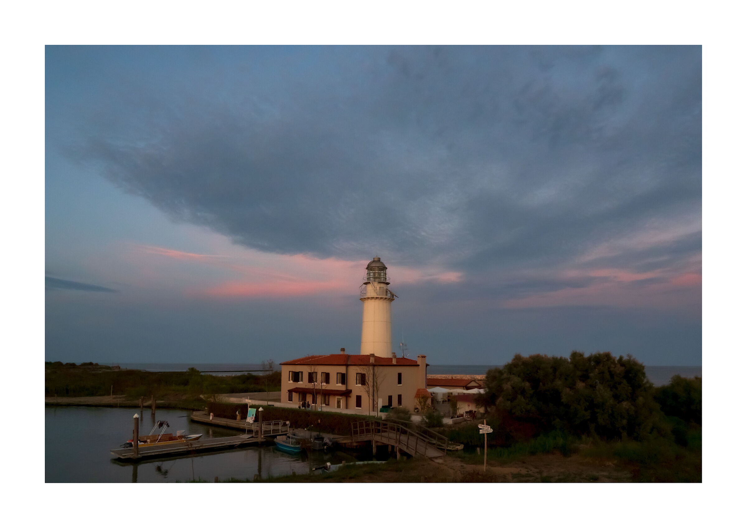 Al Faro al tramonto