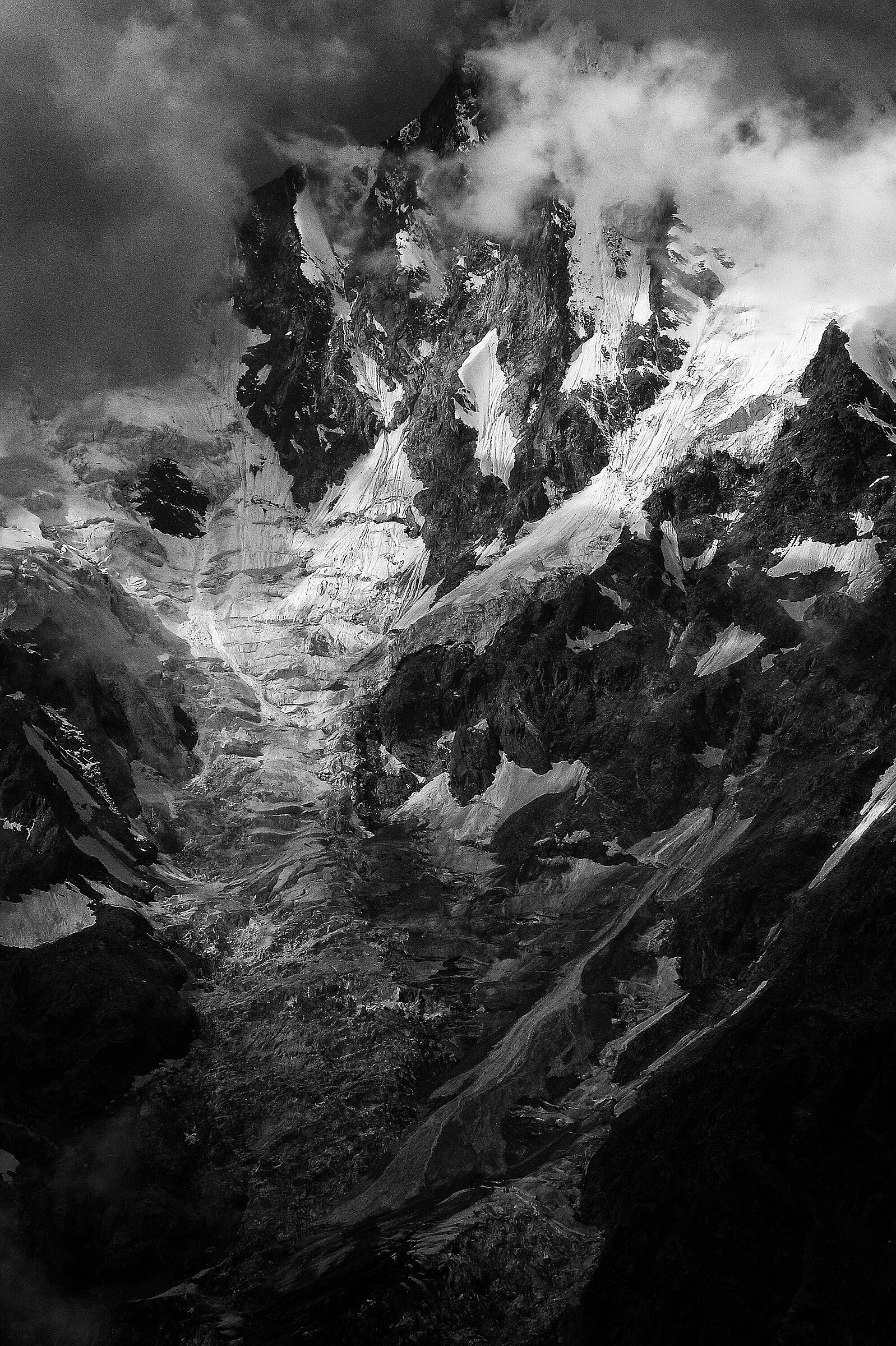The EAST wall of the Rosa seen from the top of the Faderhorn