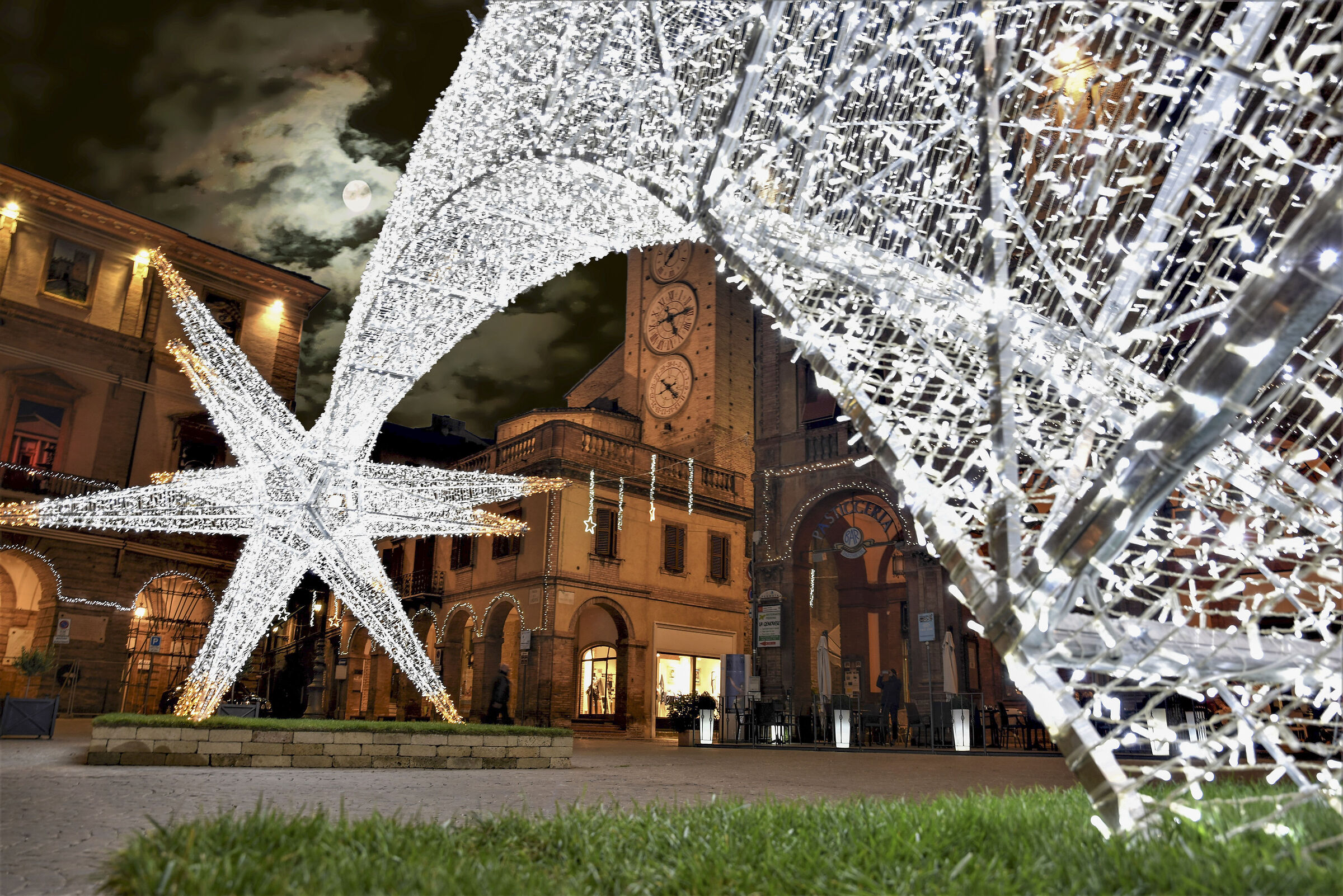 Comet in the square