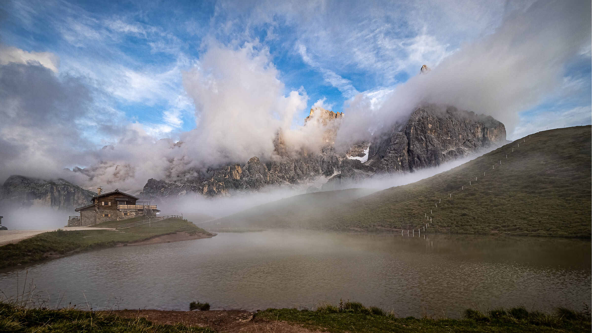 la baita nella nebbia