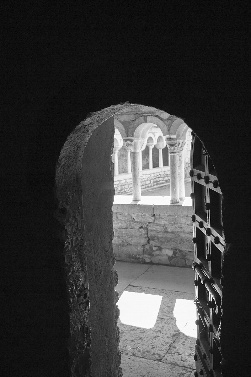 la porta sul chiostro