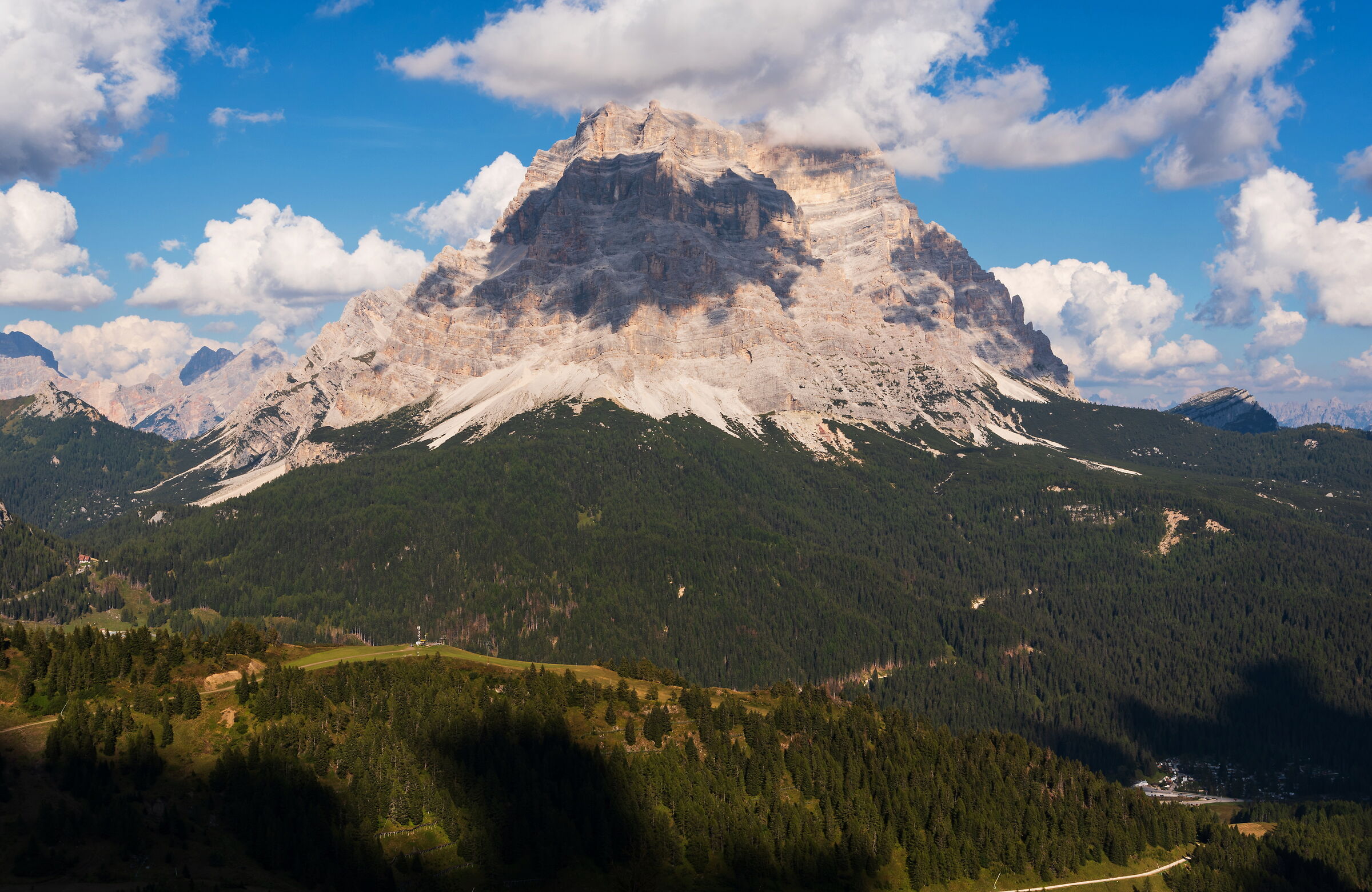 Dal sentiero CAI 561 al Pelmo,passo e chiudo