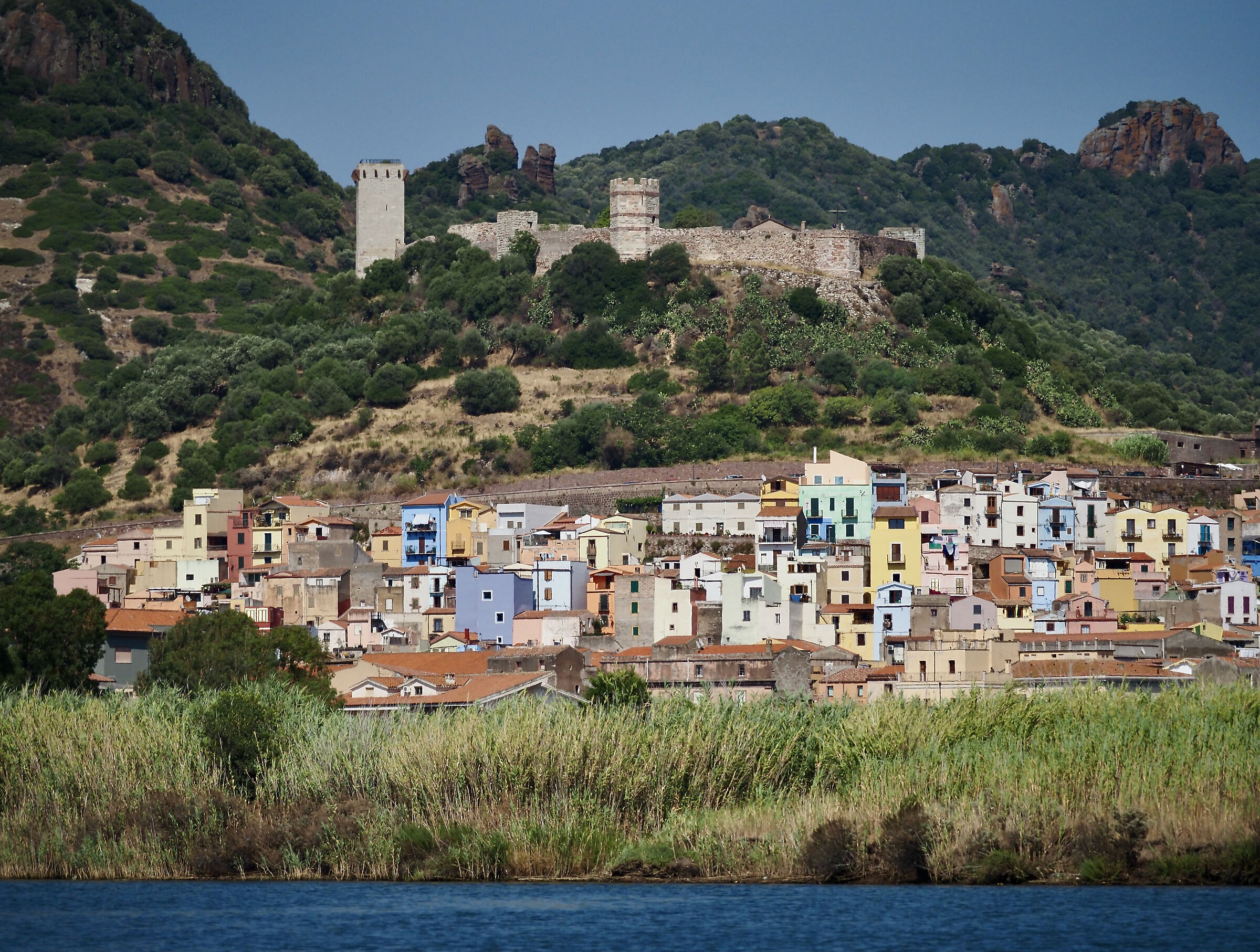 Bosa vista dal fiume